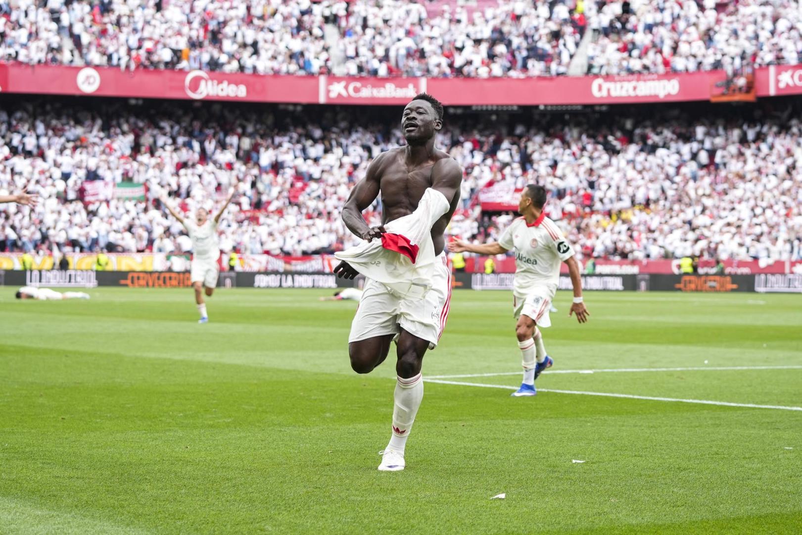 Akor Adams festeja el gol que dio la victoria al Sevilla ante el Espanyol