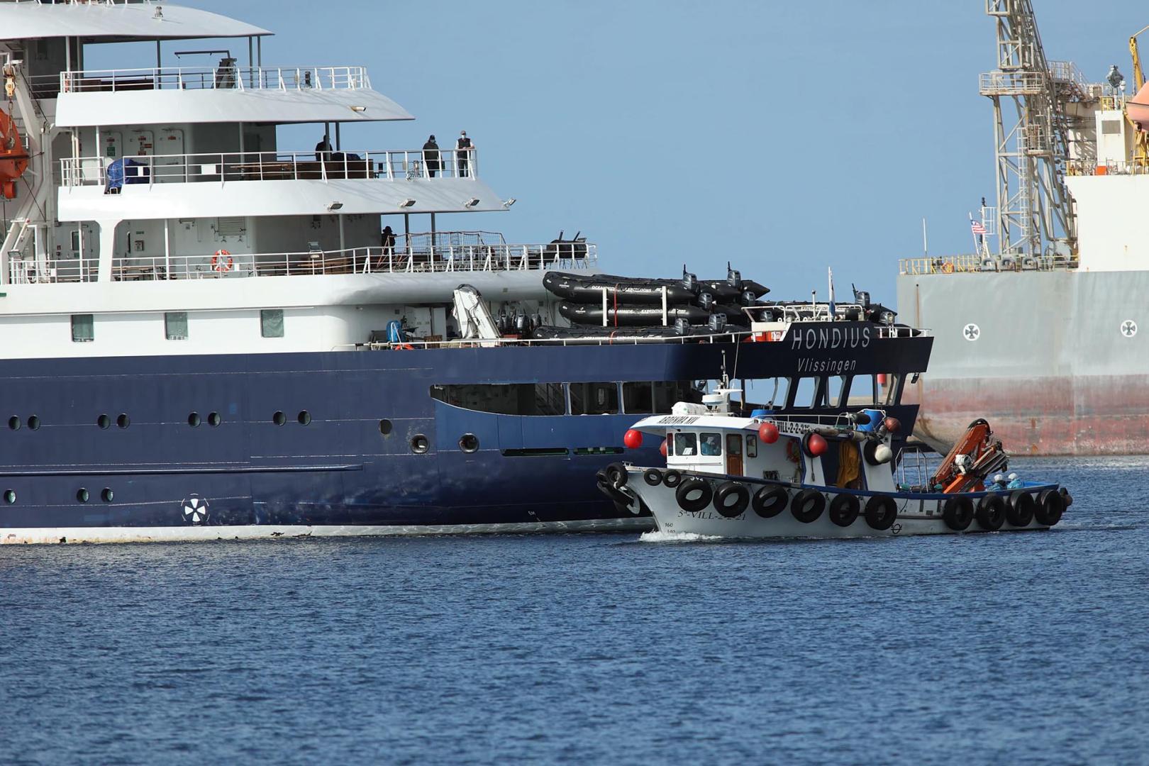 Fotos del desembarco de los pasajeros del crucero MV Hondius y su traslado al aeropuerto de Tenerife Sur