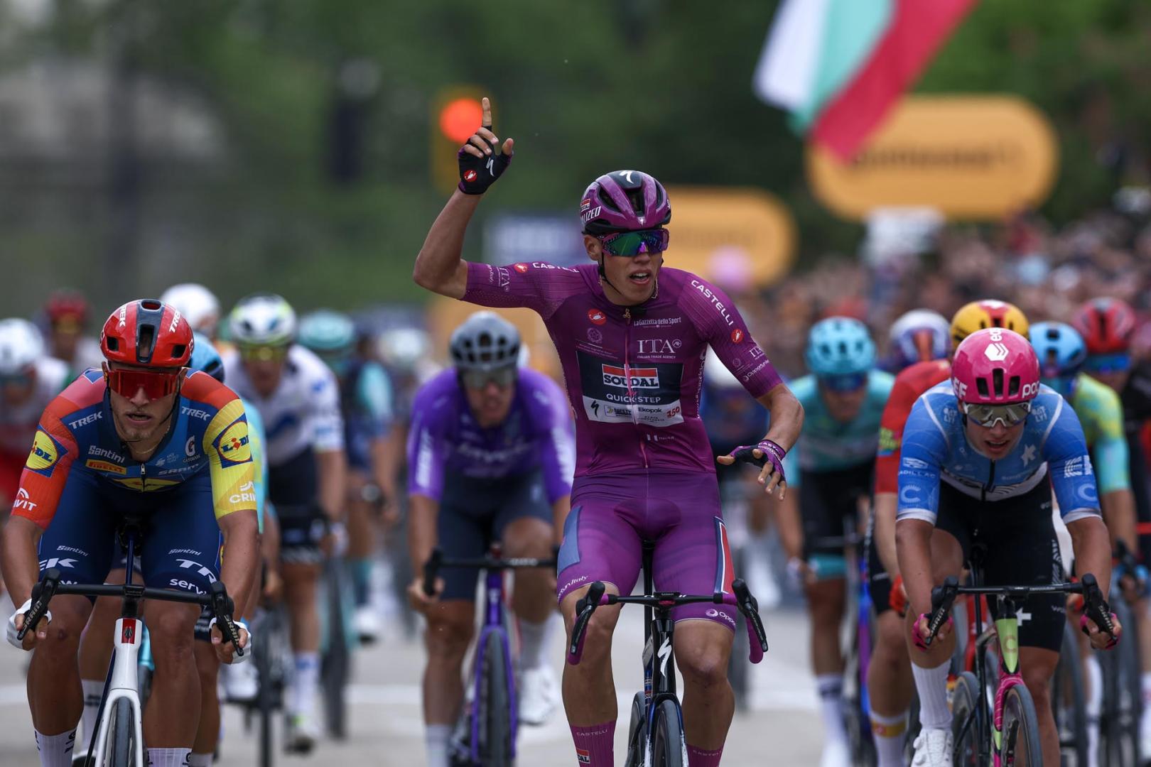 Paul Magnier celebra su segunda victoria de etapa en este Giro 2026