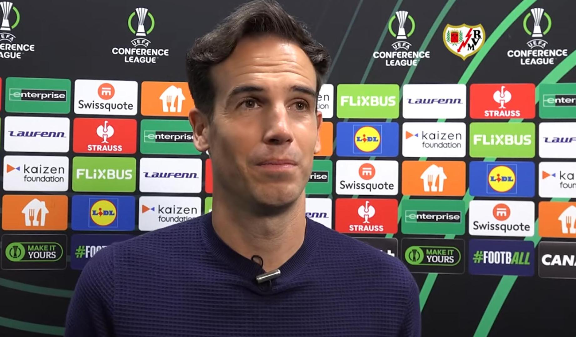 Íñigo Pérez atiende a los medios tras lograr el pasaporte para la final de la Liga Conferencia