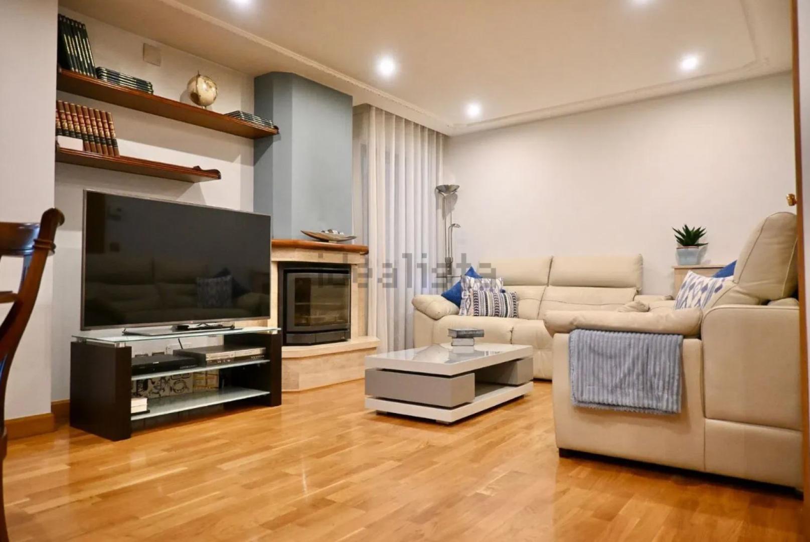 Salón con chimenea