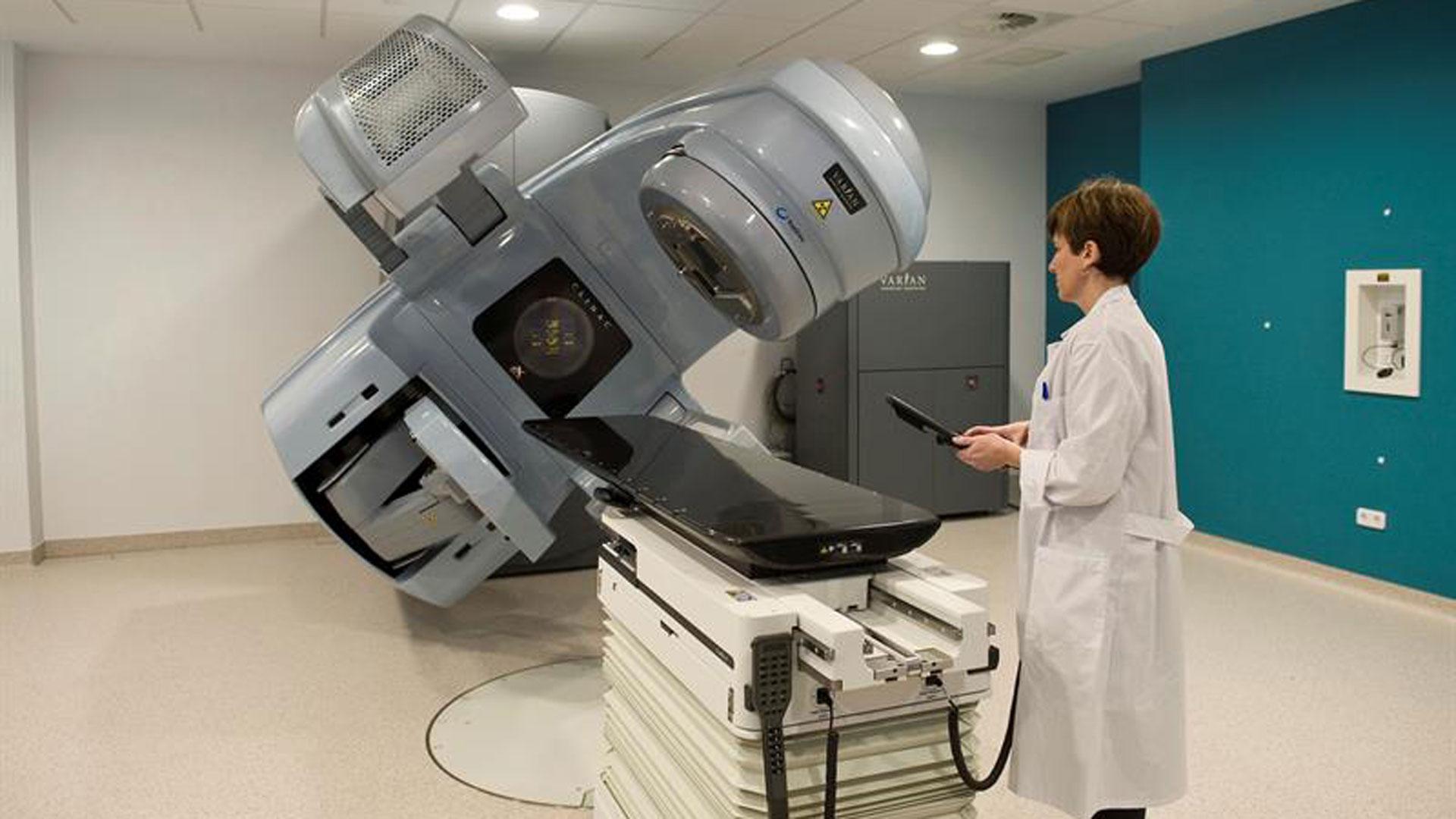 Una máquina de radioterapia