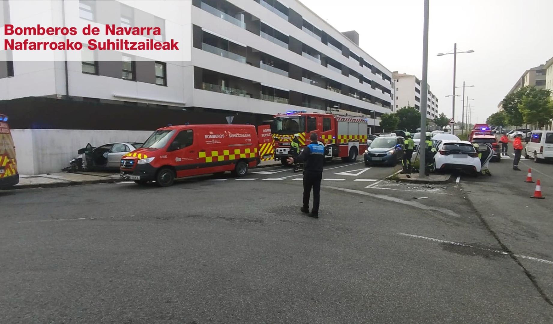 Tres personas trasladadas tras colisionar dos vehículos en Mutilva