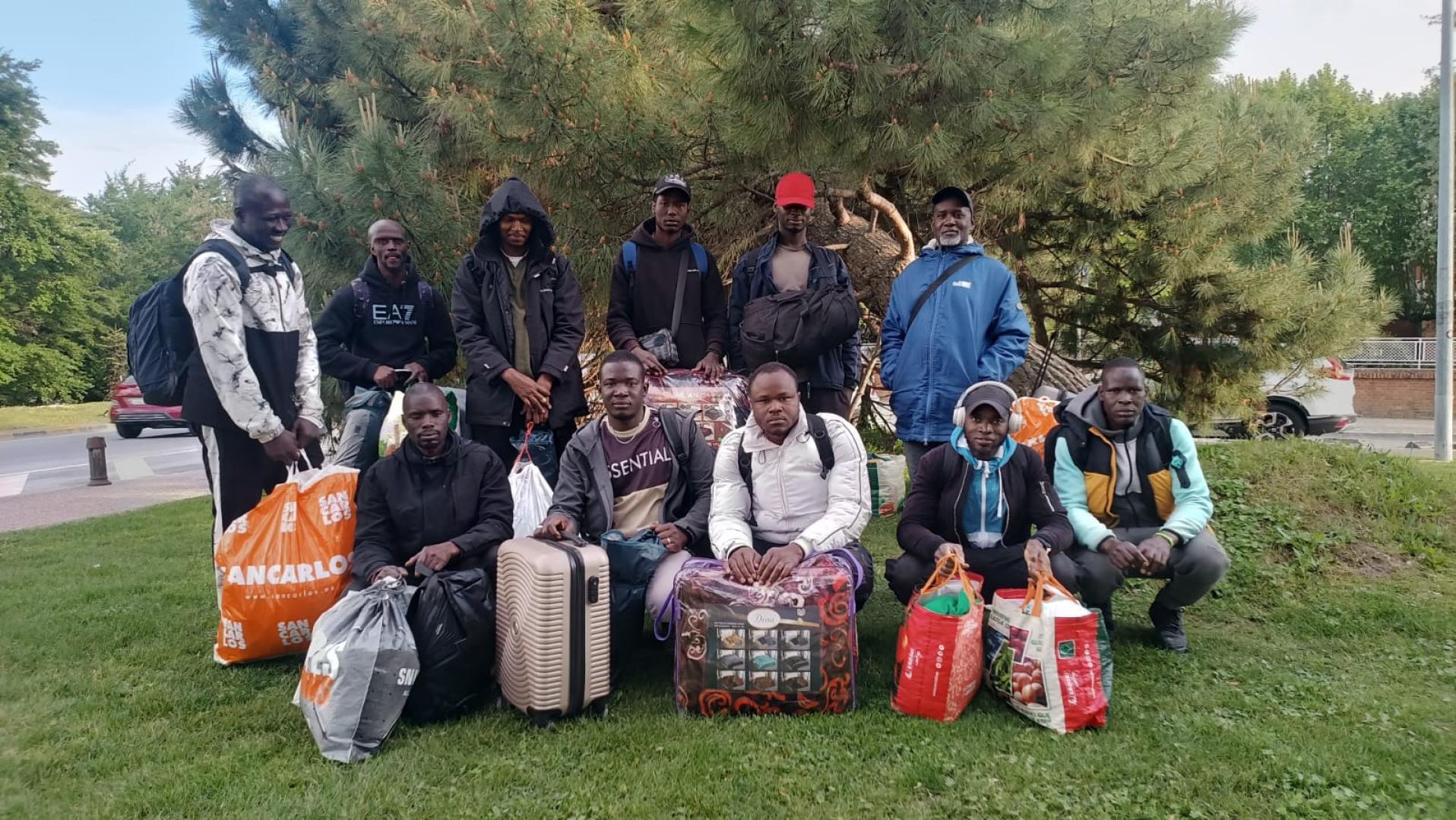 Los migrantes, en las inmediaciones de la estación de autobús