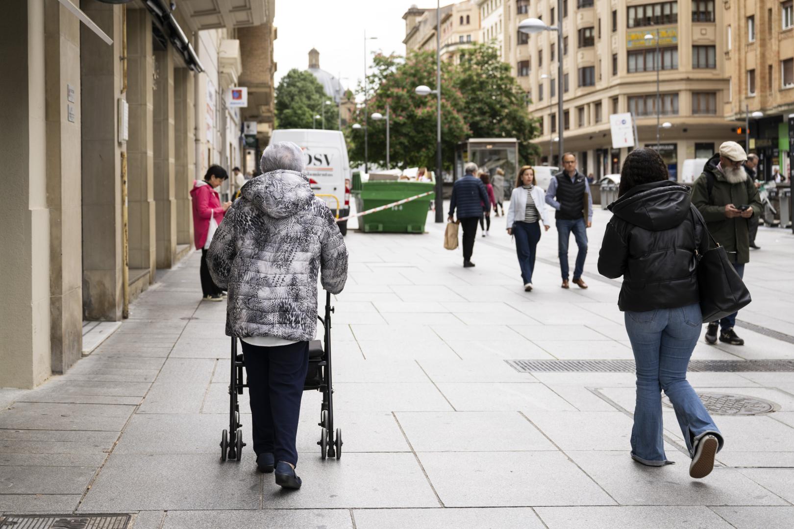 Más pensiones y pensiones más elevadas, señales de que la sociedad navarra es más longeva