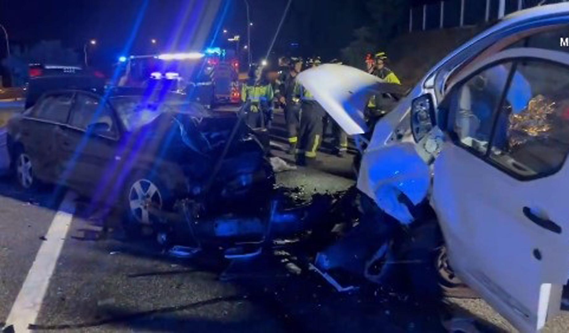 Cuatro heridos, tres de ellos graves, por un choque en la M-40 entre una furgoneta y un coche que huía de la Policía