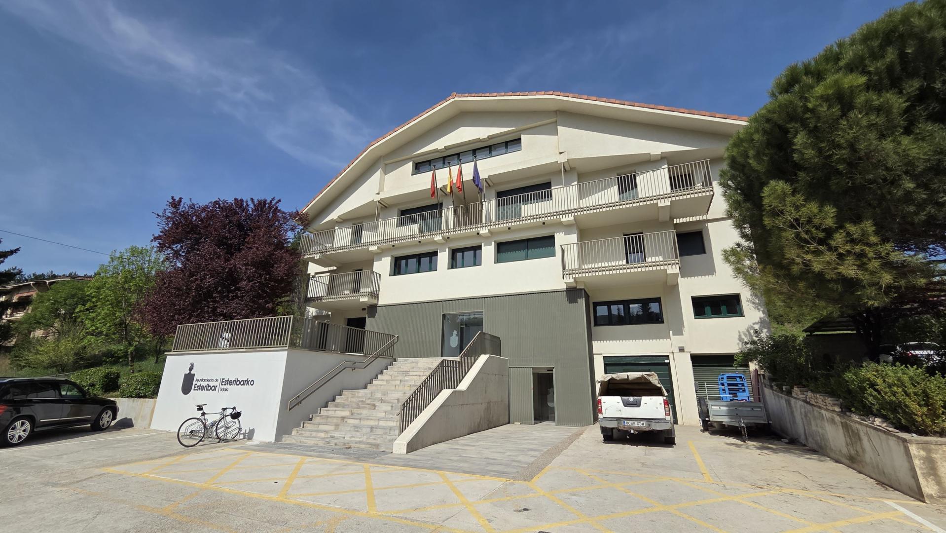 El Ayuntamiento de Esteribar, a las afueras de Zubiri, será conectado con el resto de la localidad