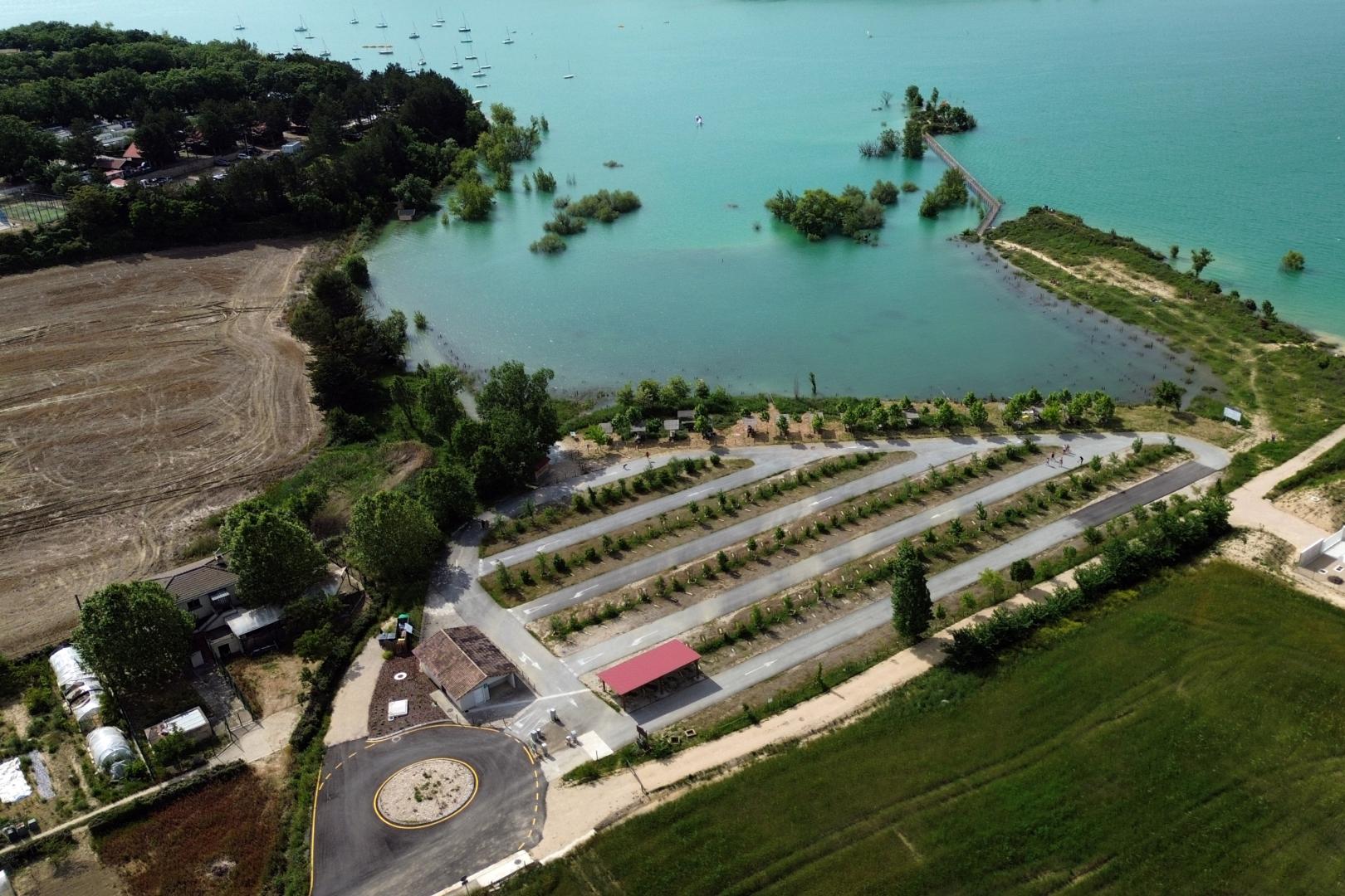 La bahía de Lerate, en una imagen del 24 de mayo de 2025 que muestra el parking vacío.