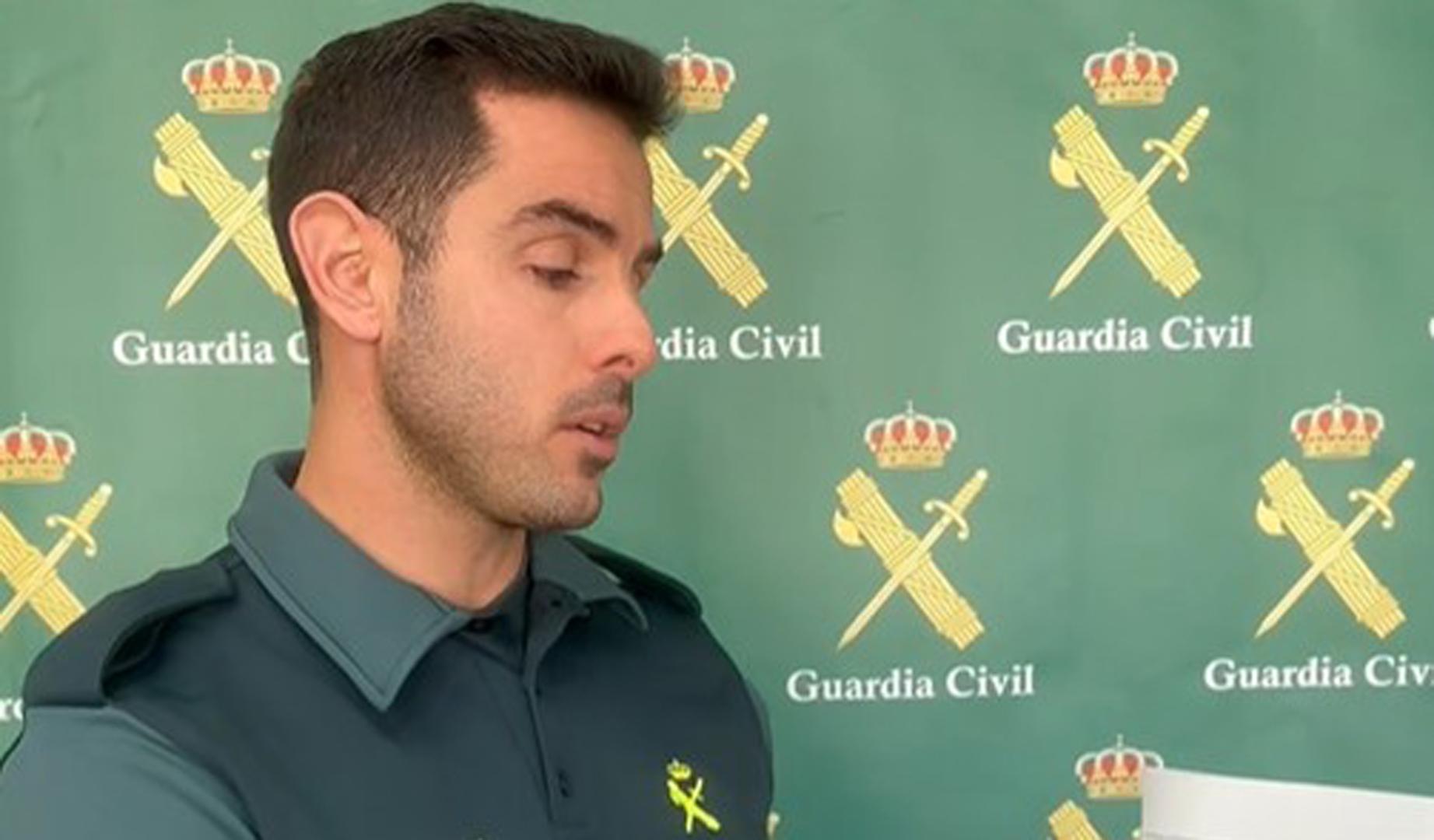 La Guardia Civil de Navarra explica los riesgos de facilitar una foto del DNI y cómo hacerlo
