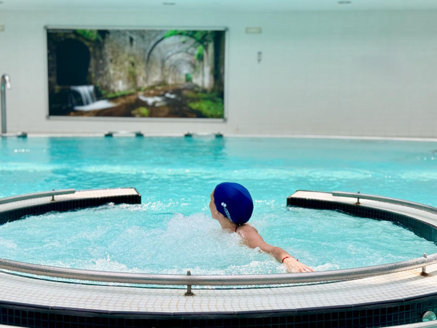 El recorrido termal completo permite disfrutar de varias instalaciones como la sauna, la piscina de contraste fría y el flotarium, entre otras