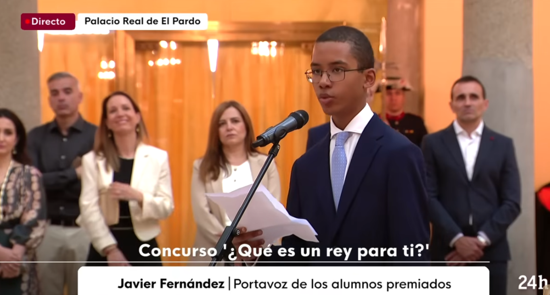 El alumno navarro Javier Fernández se dirige al Rey Felipe VI durante su discurso