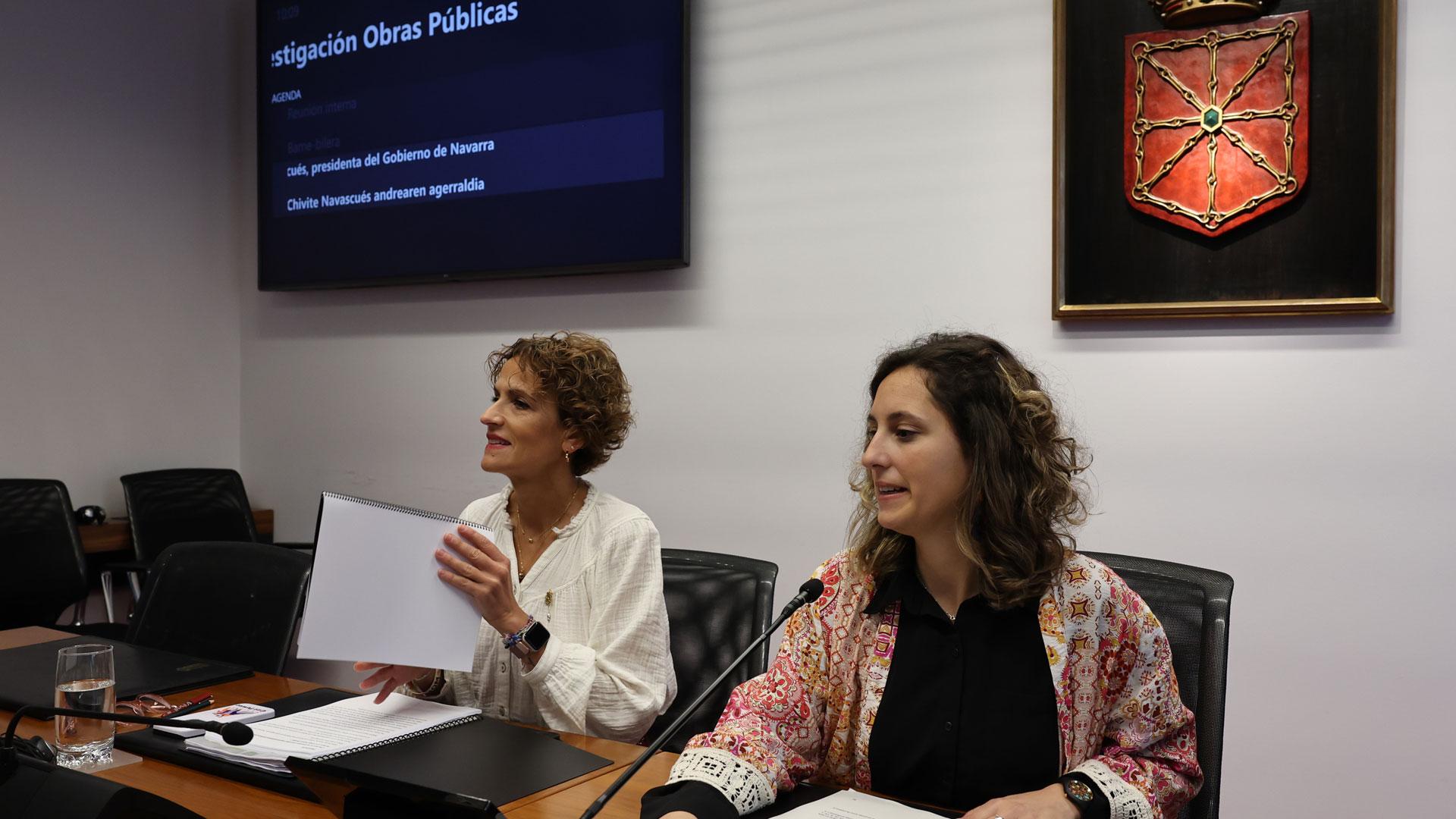 La presidenta del Gobierno de Navarra, María Chivite, al comienzo de la comparecencia en la comisión de investigación del Parlamento