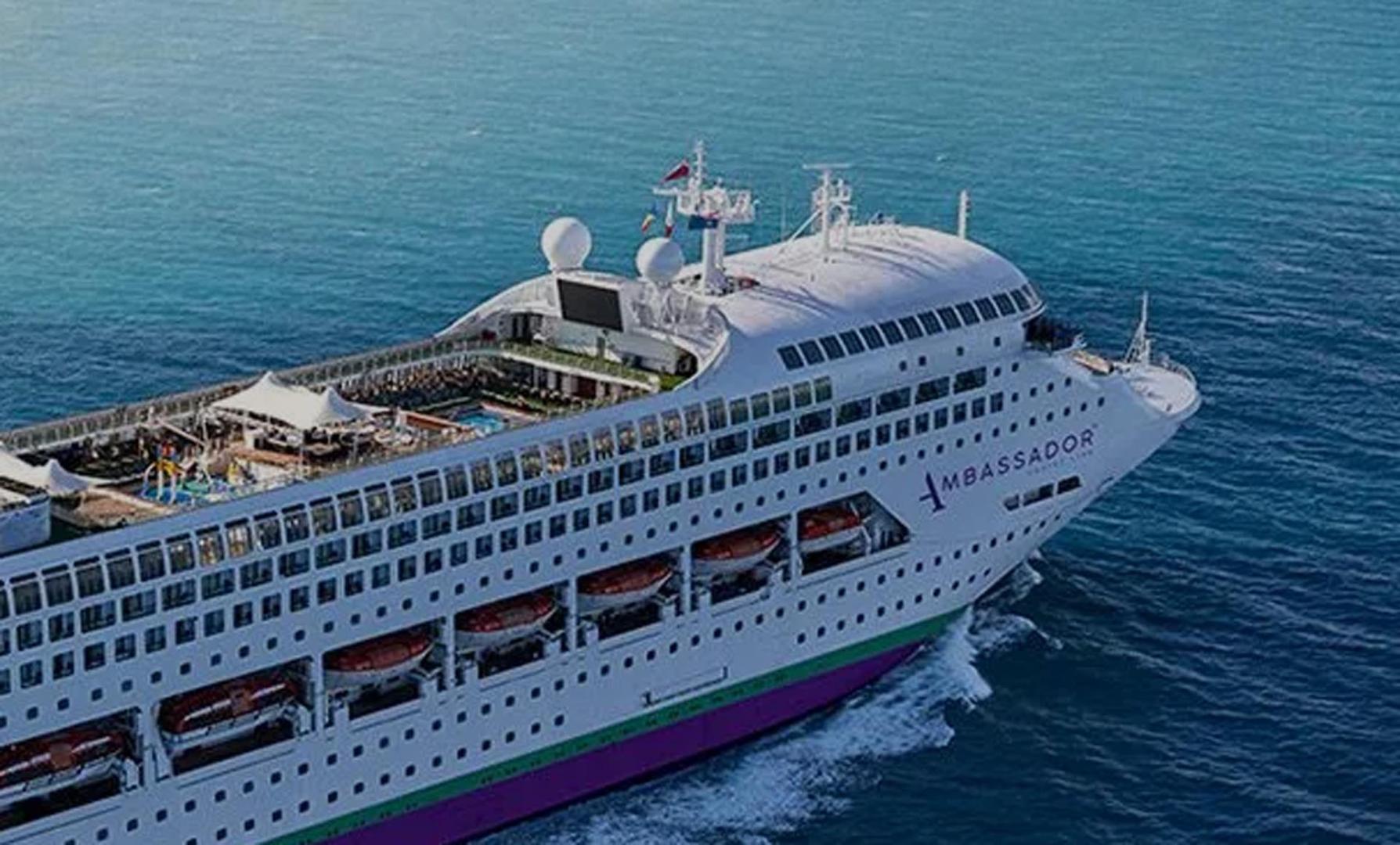 Un crucero de la naviera británica Ambassador Cruise Line