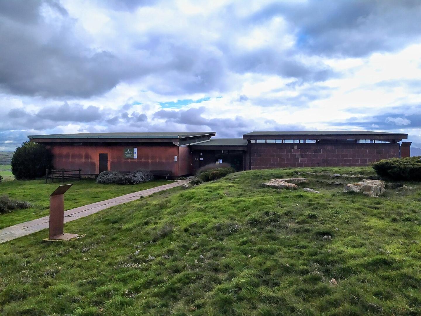 Centro de interpretación del yacimiento arqueológico de Camesa-Rebolledo, en el municipio de Valdeolea, (Cantabria, España).