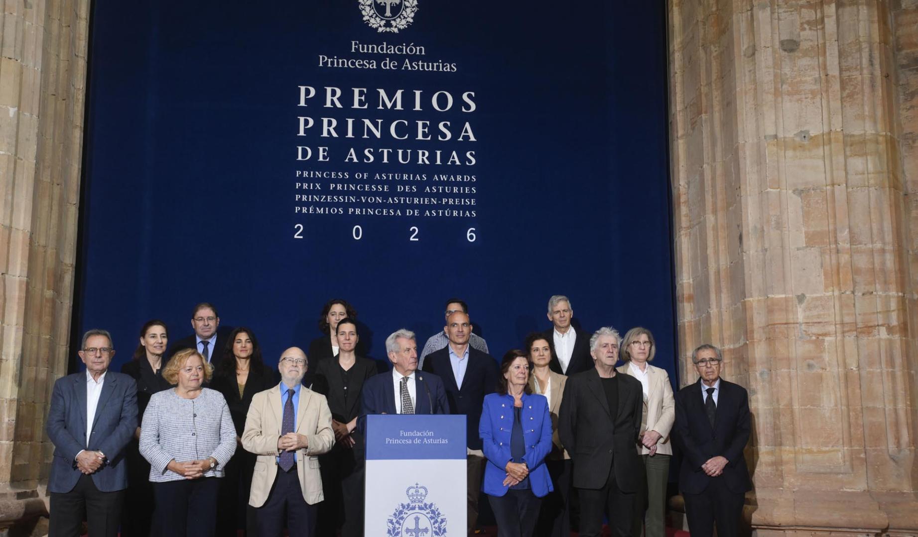 El presidente del jurado del Premio Princesa de Asturias de Investigación Científica y Técnica, Pedro Miguel Echenique, anuncia que los químicos británicos David Klenerman y Shankar Balasubramanian y el biofísico francés Pascal Mayer son los galardonados este año