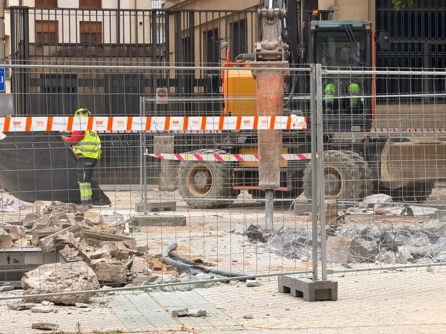 Demolición de los aseos subterráneos del paseo de Sarasate de Pamplona