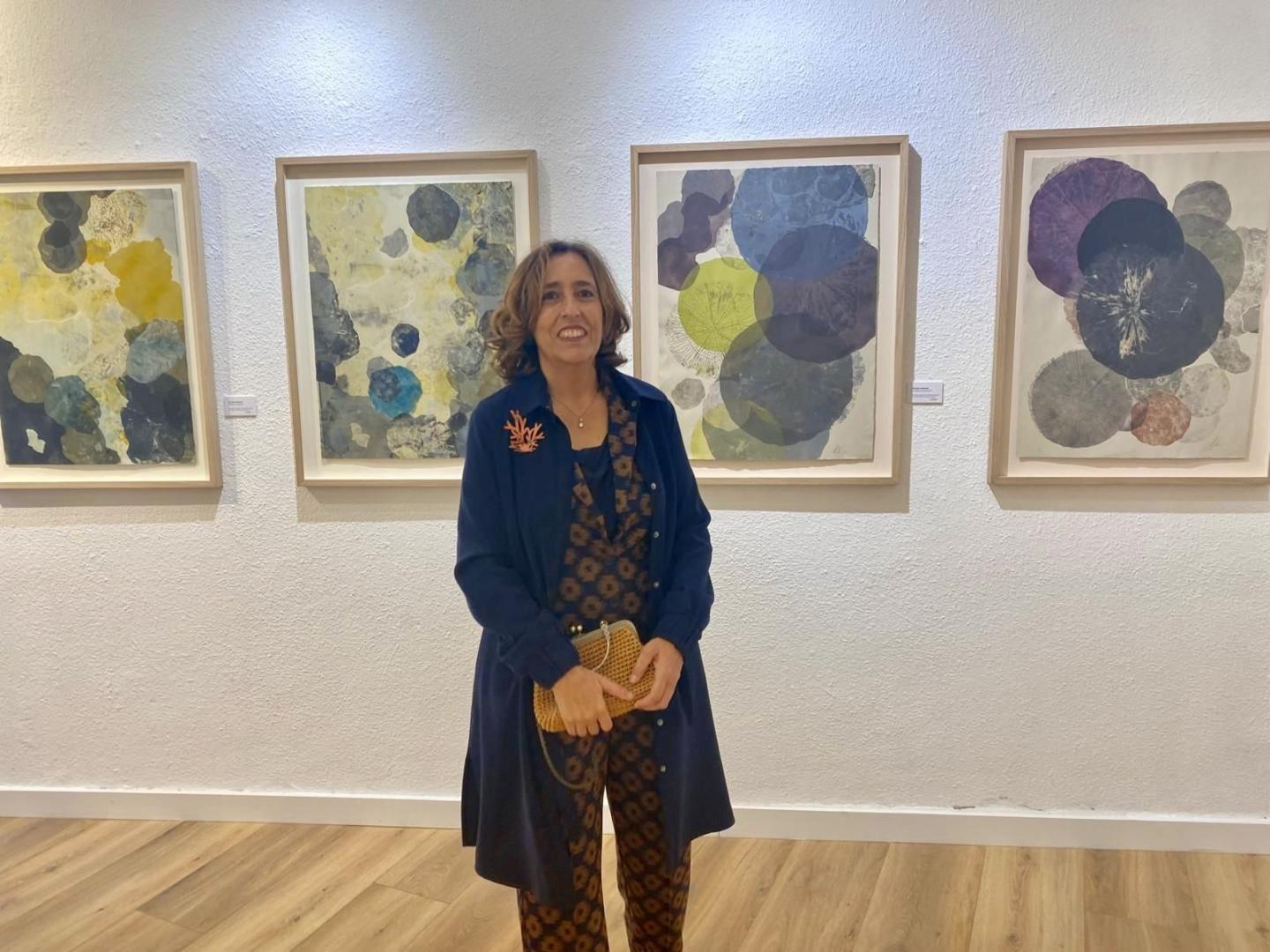Amanda Lasheras en la exposición que presenta durante el mes de mayo en Ormolú
