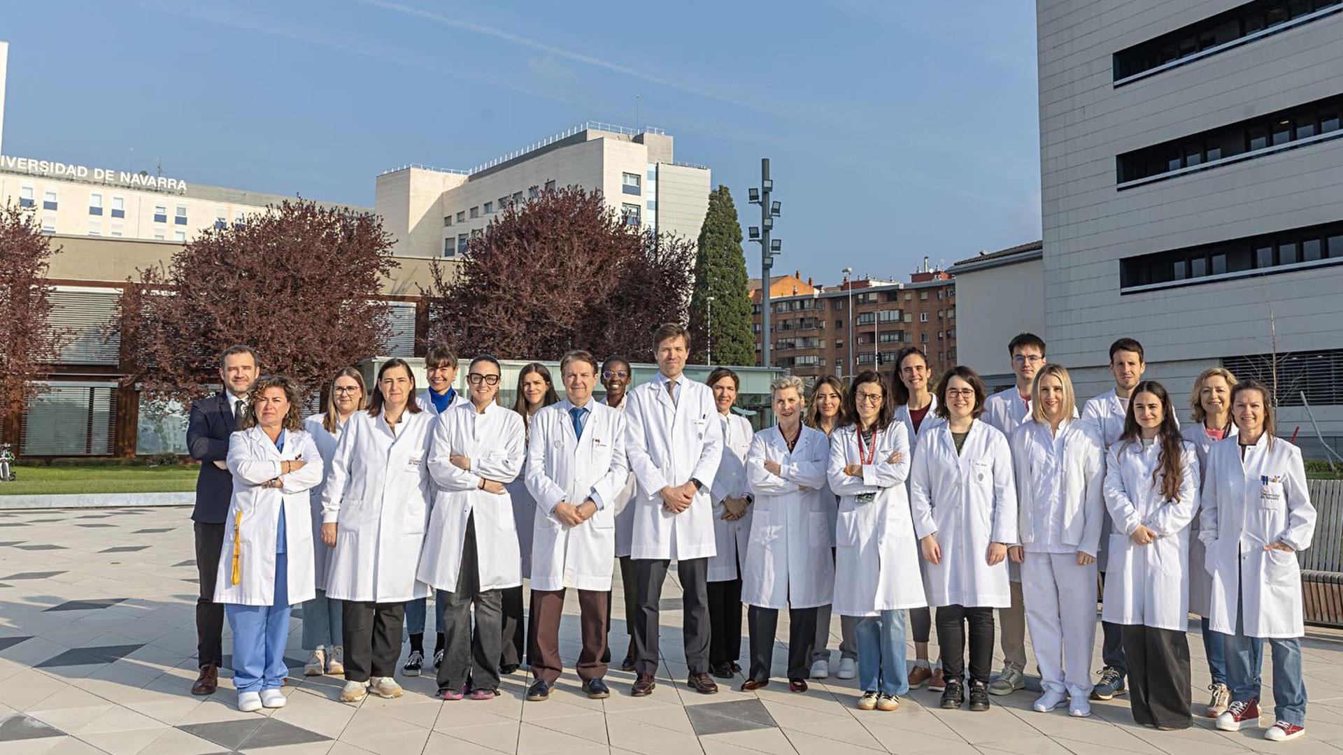 Especialistas, enfermeras, investigadores y otros profesionales del Cancer Center Clínica Universidad de Navarra implicados en el ensayo clínico para niños y adultos jóvenes con tumores cerebrales