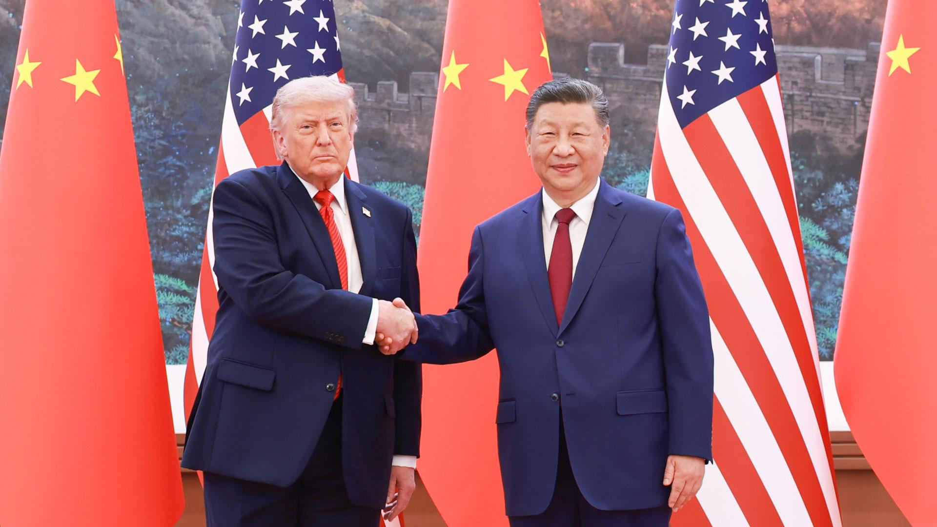 Saludo del presidente estadounidense, Donald Trump, y su homólogo chino, Xi Jinping