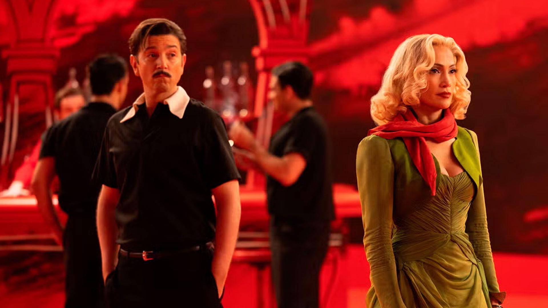 Diego Luna y Jennifer López en una escena de la película 'El beso de la mujer araña'
