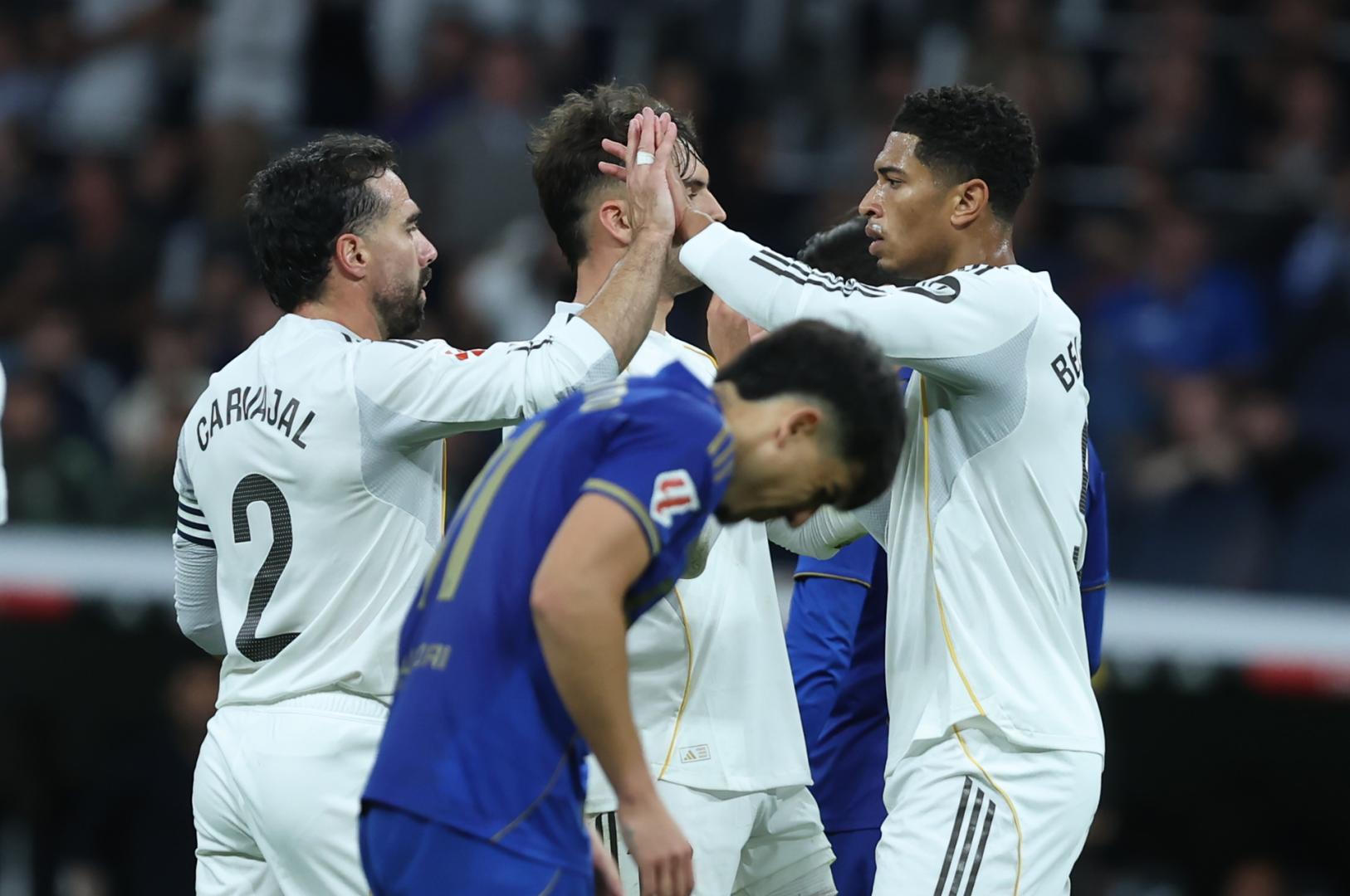 Bellingham celebra el gol junto a sus compañeros