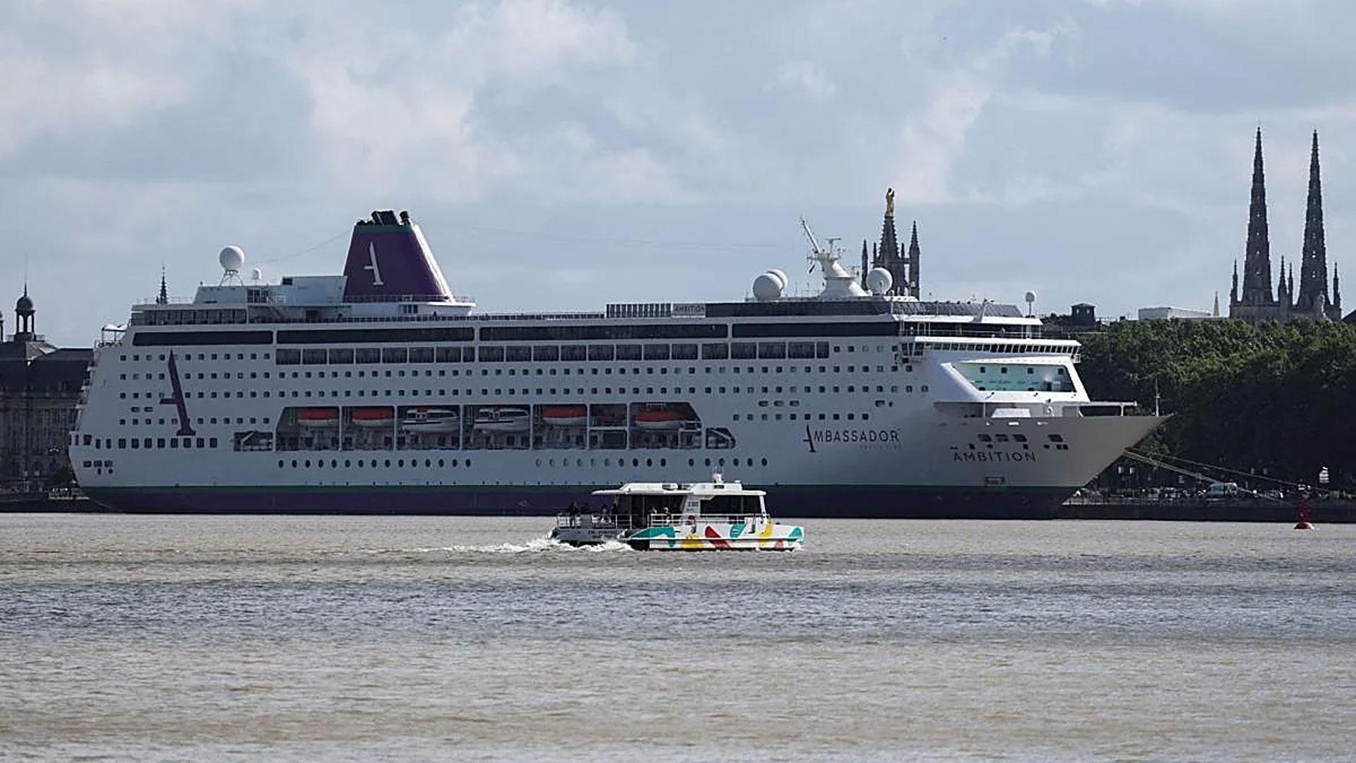 El crucero en el que se ha producido un brote de gastroenteritis, atracado en Burdeos