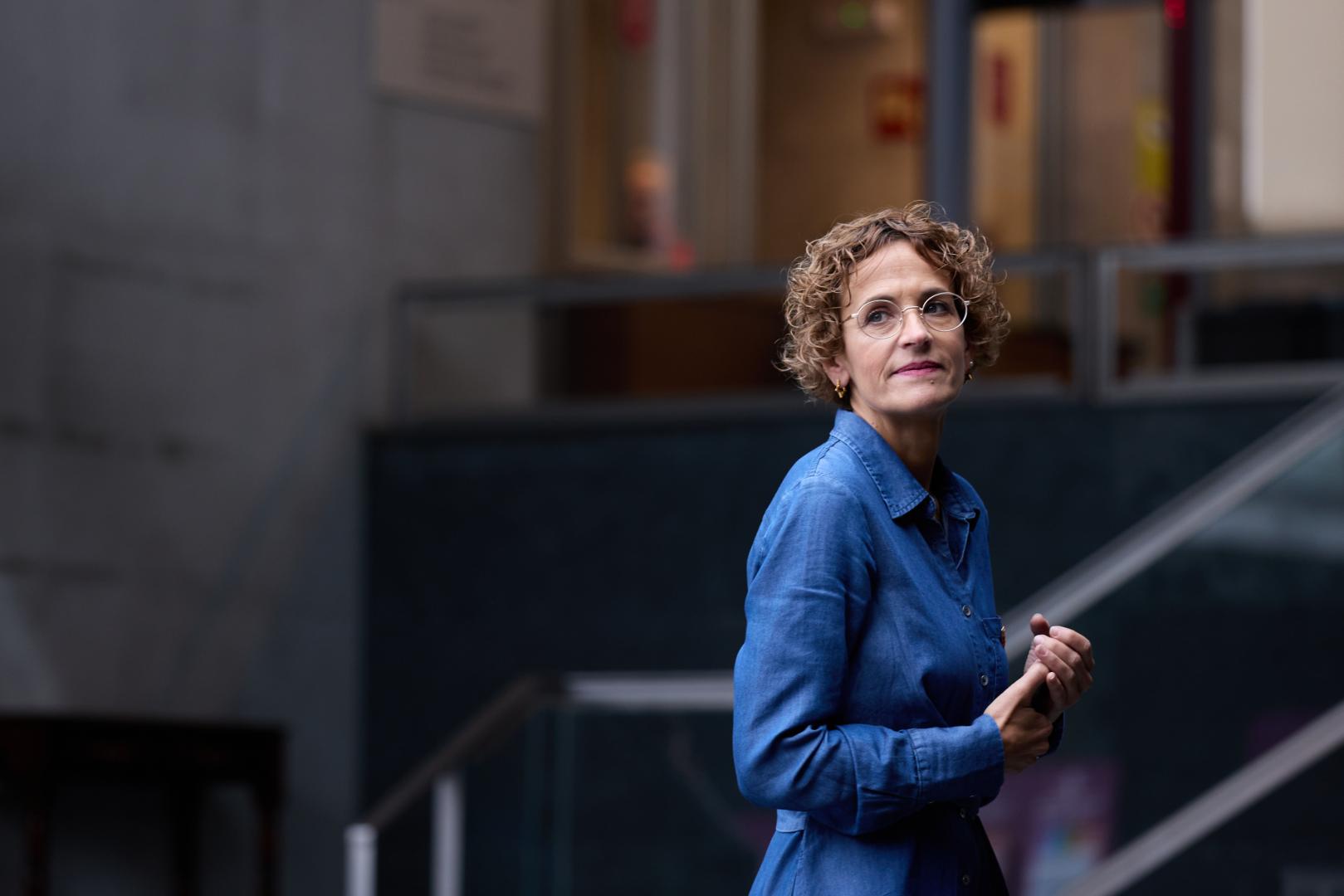 María Chivite, en el Atrio del Parlamento, minutos antes de que el pleno aprobara la iniciativa legal de UPN sobre los conciertos