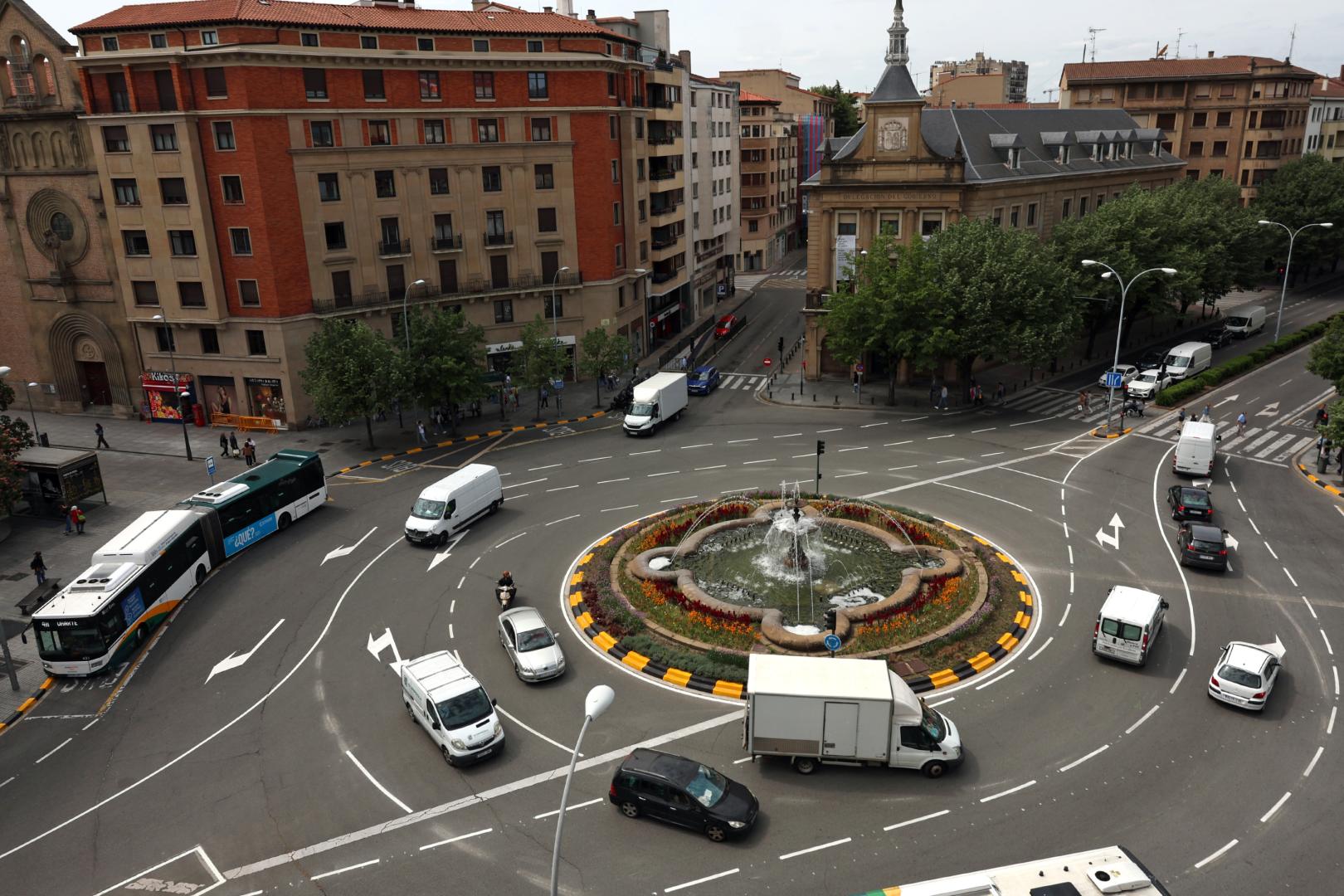 Imagen de la rotonda de la plaza de Merindades, tomada el 24 de abril.