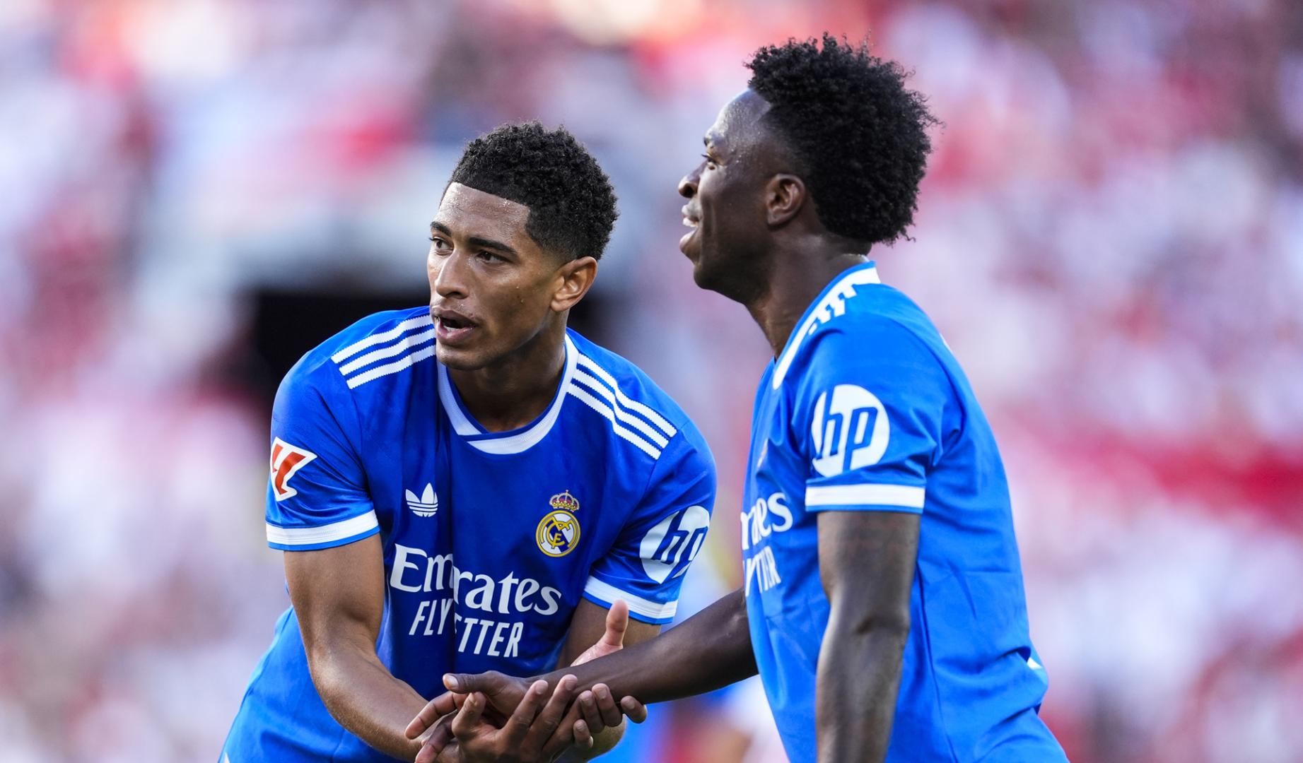 Bellingham y Vinicius celebran el gol que le ha dado la victoria al Madrid