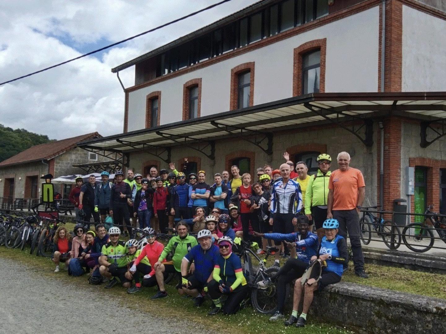 Participantes de una edición anterior de la Marcha Cicloturista Vçia Verde-Ziklotour.