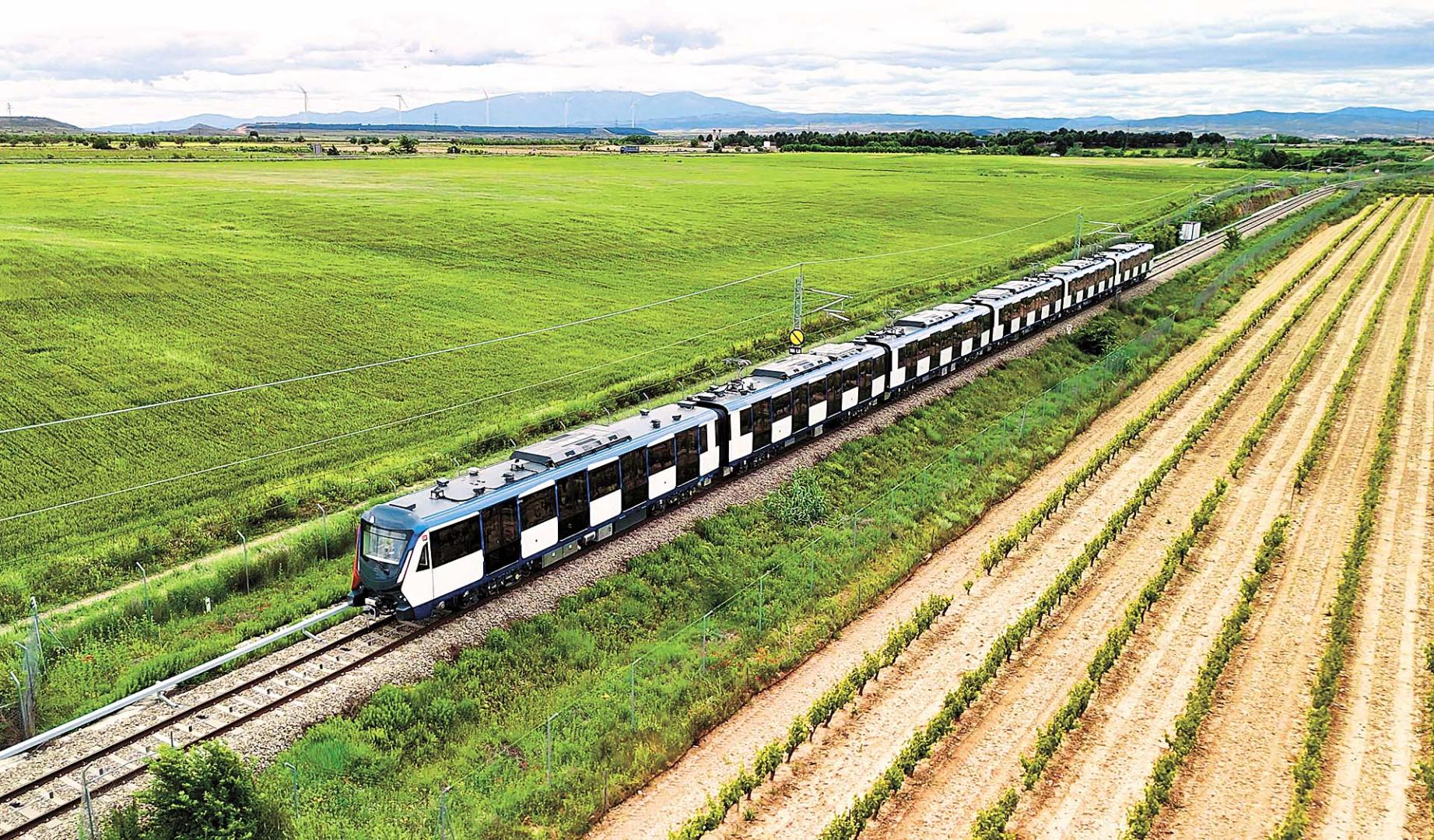 El primer tren sin conductor para Metro Madrid, en una de las pruebas en el centro de ensayos de CAF en Corella