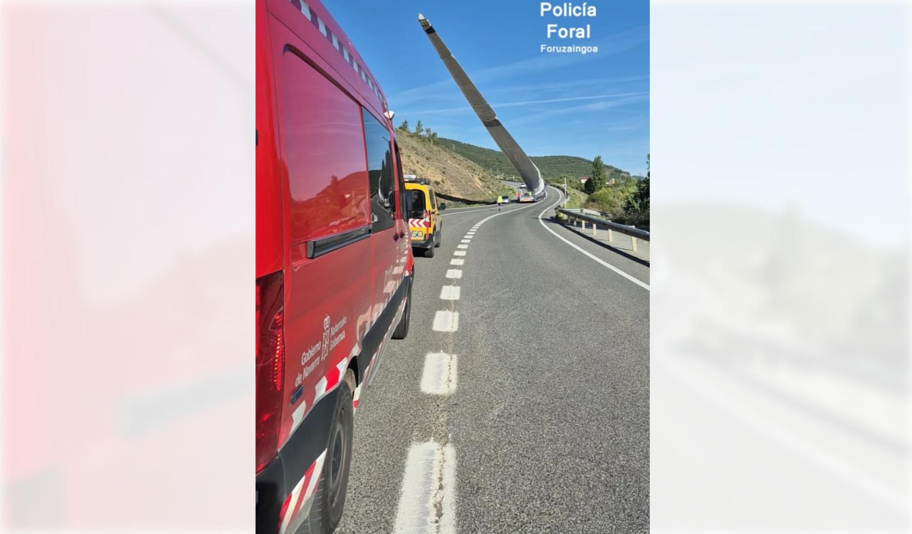 Aviso por tráfico lento en la NA-2420 entre Liédena y Lumbier por un transporte especial