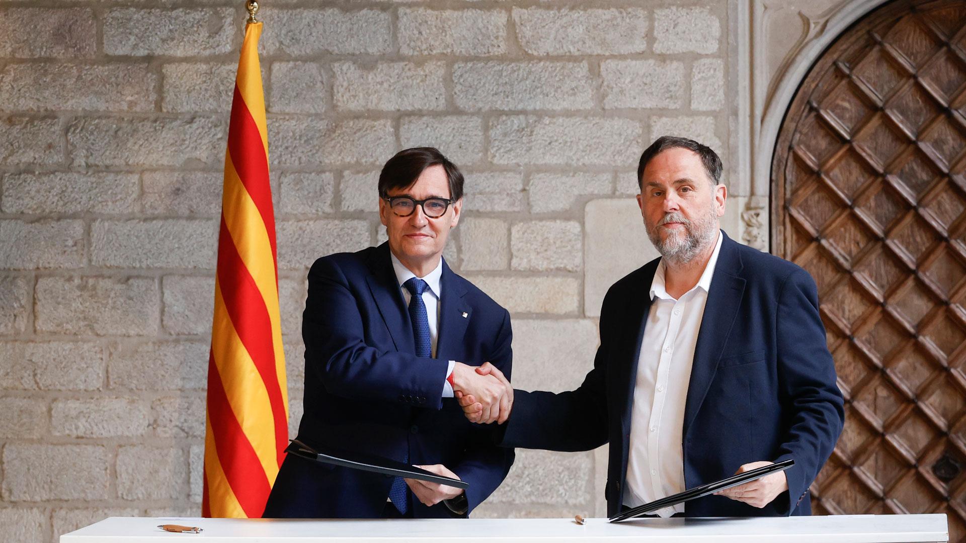 El presidente catalán, Salvador Illa, y el líder de ERC, Oriol Junqueras, han solemnizado este martes su pacto sobre los presupuestos de la Generalitat