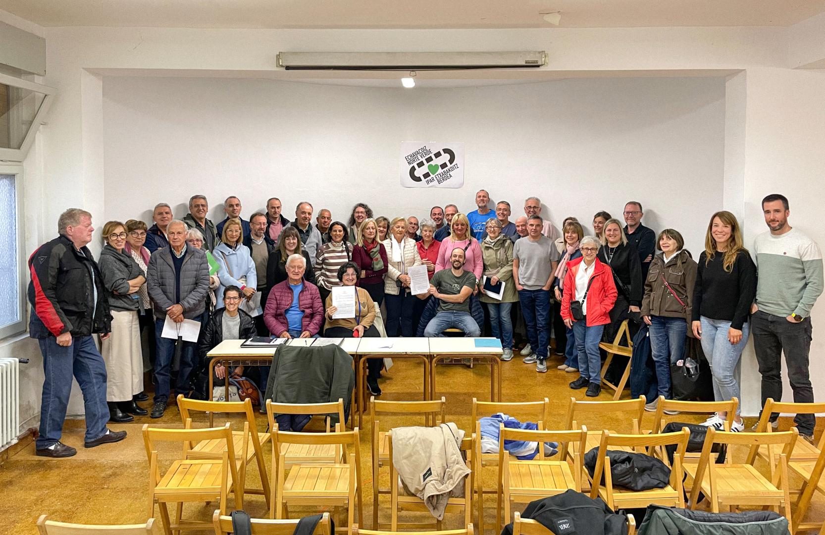Vecinos de la asociación el pasado 13 de mayo cuando se constituyeron legalmente