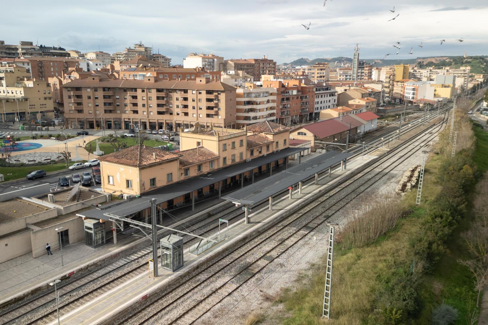 Imagen de la estación de tren de Tudela, ubicada en el centro del casco urbano de la ciudad