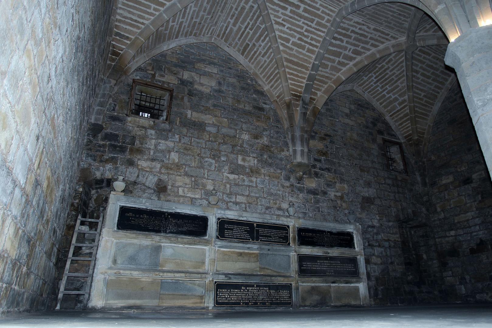 Detalle de la cripta que está debajo de la capilla Barbazana de la Catedral de Pamplona