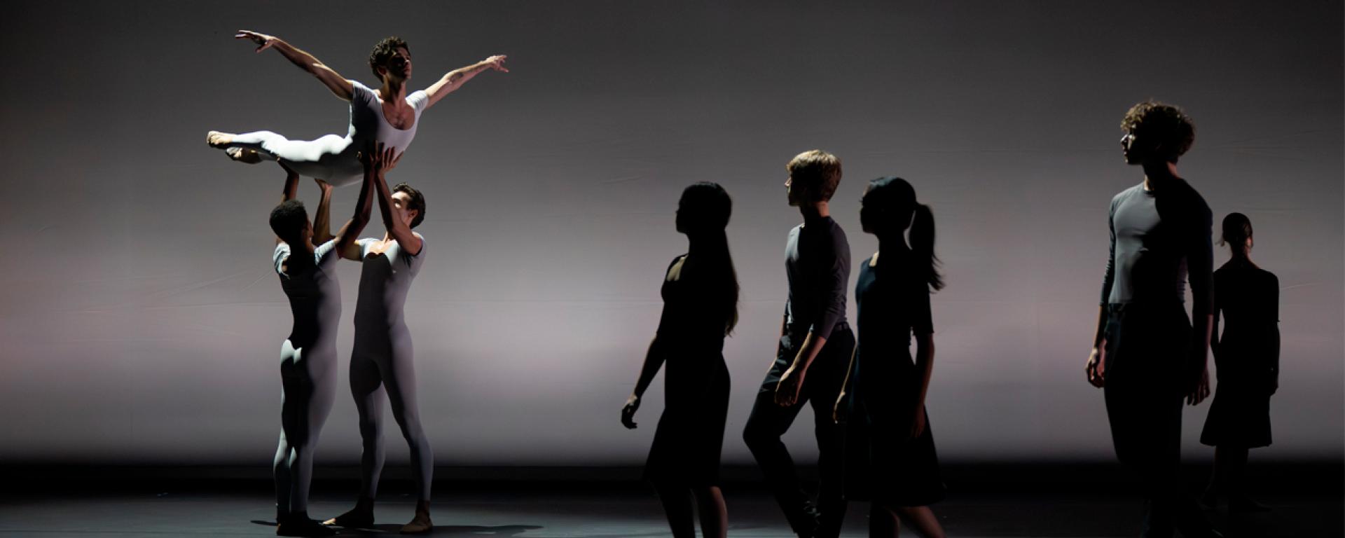 'Momentum', danza en el MUN.