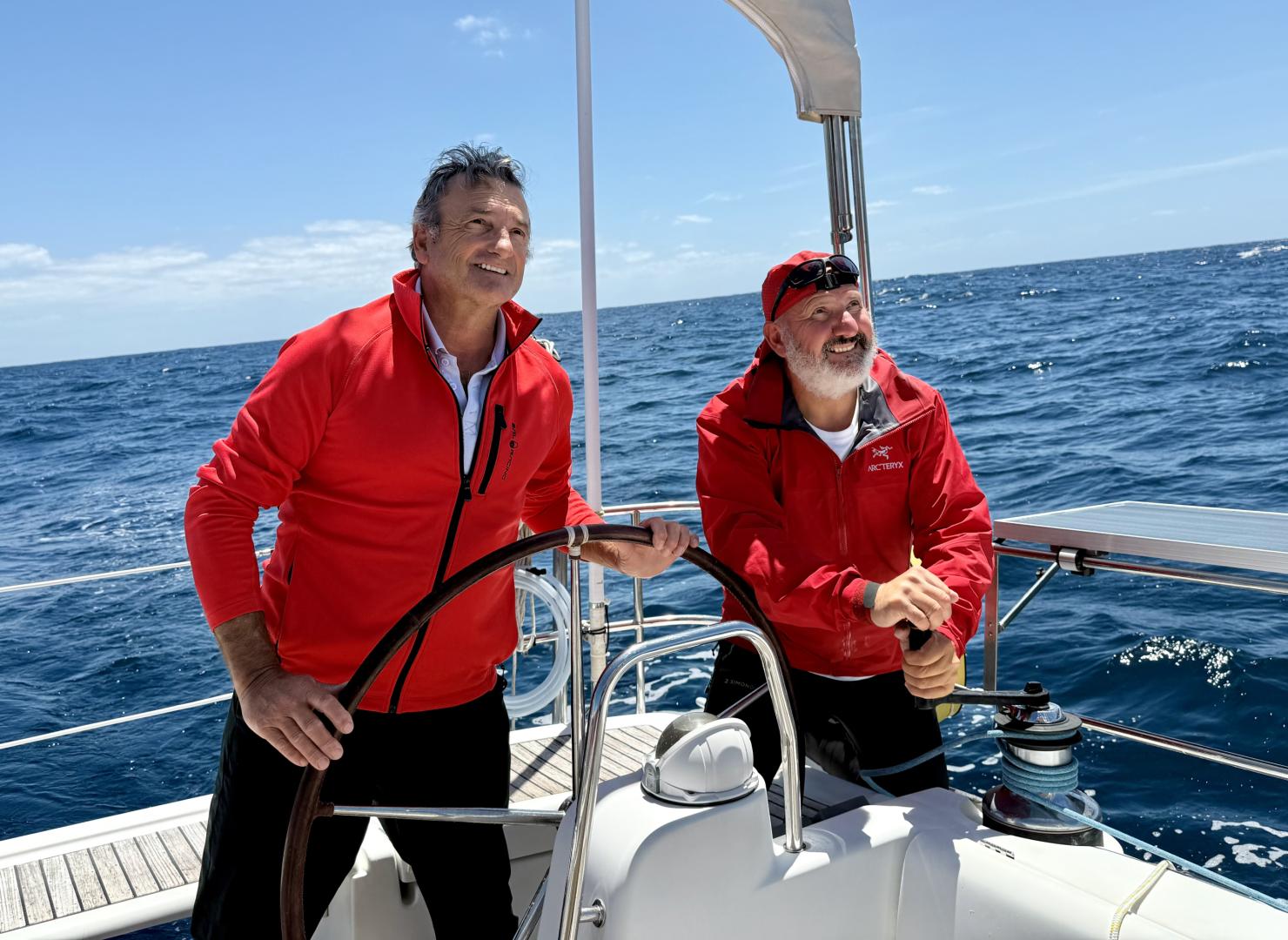 Ramón Zoraquiain y Joseba Altuna, a bordo del velero Urola.