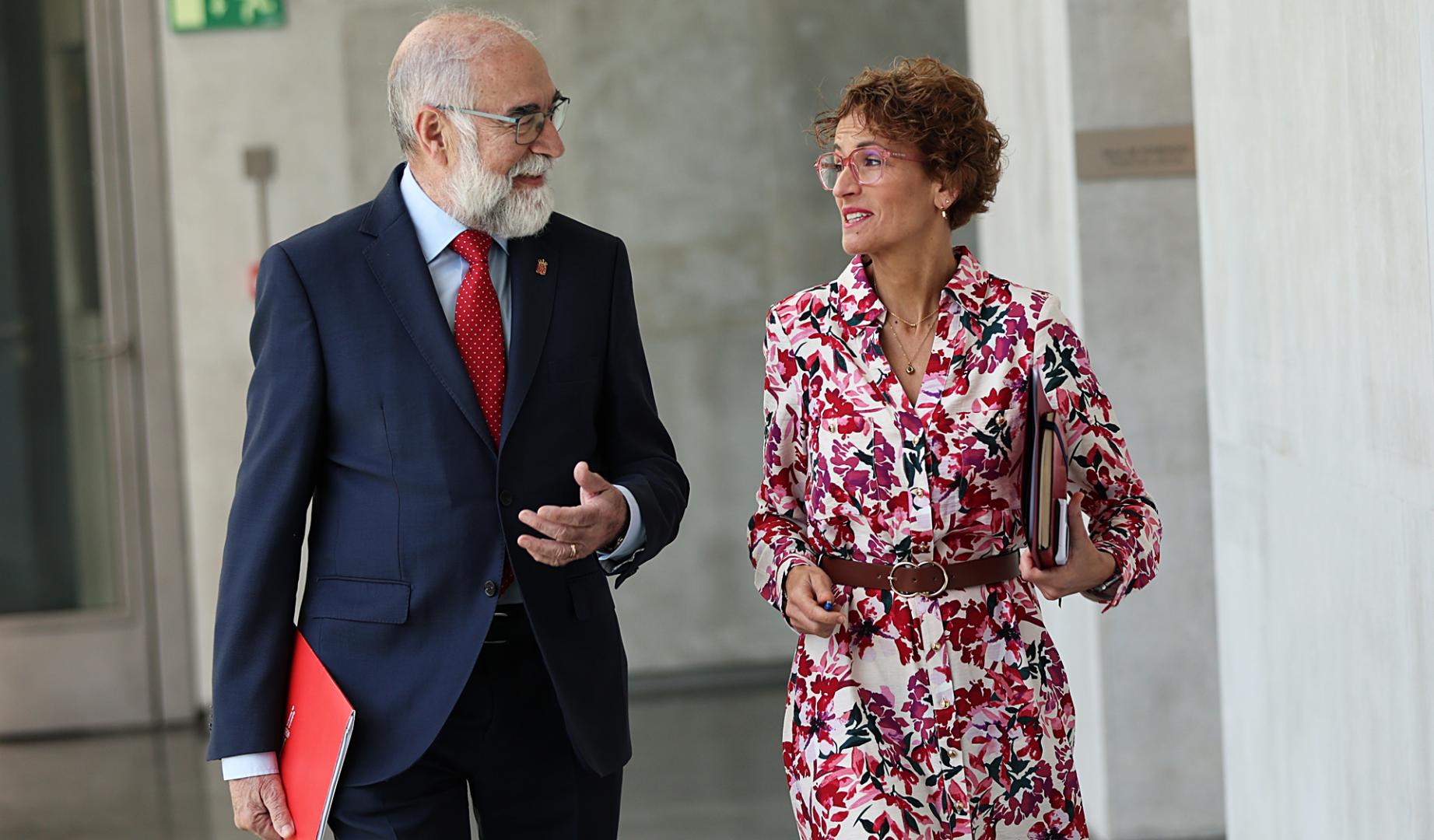 Fernando Domínguez y María Chvite llegaron juntos a la comisión del Parlamento foral