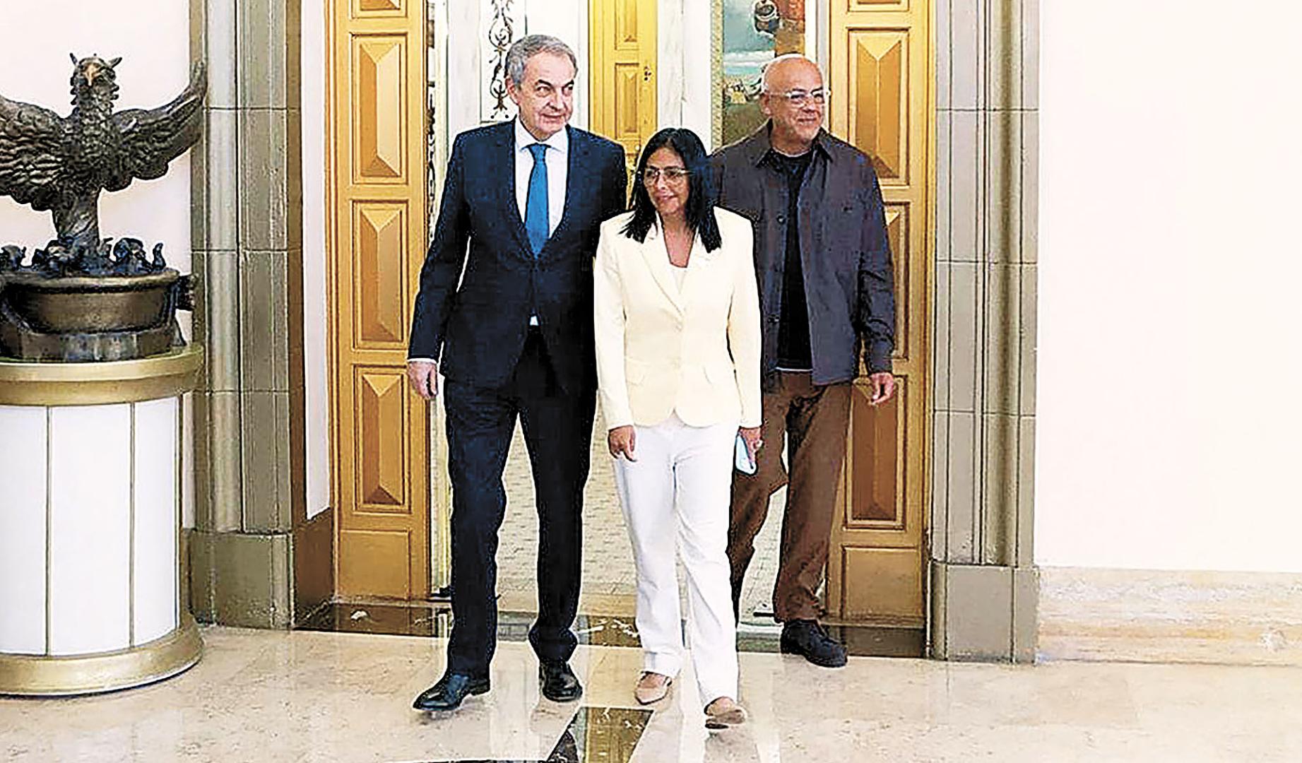 Zapatero con Delcy Rodríguez