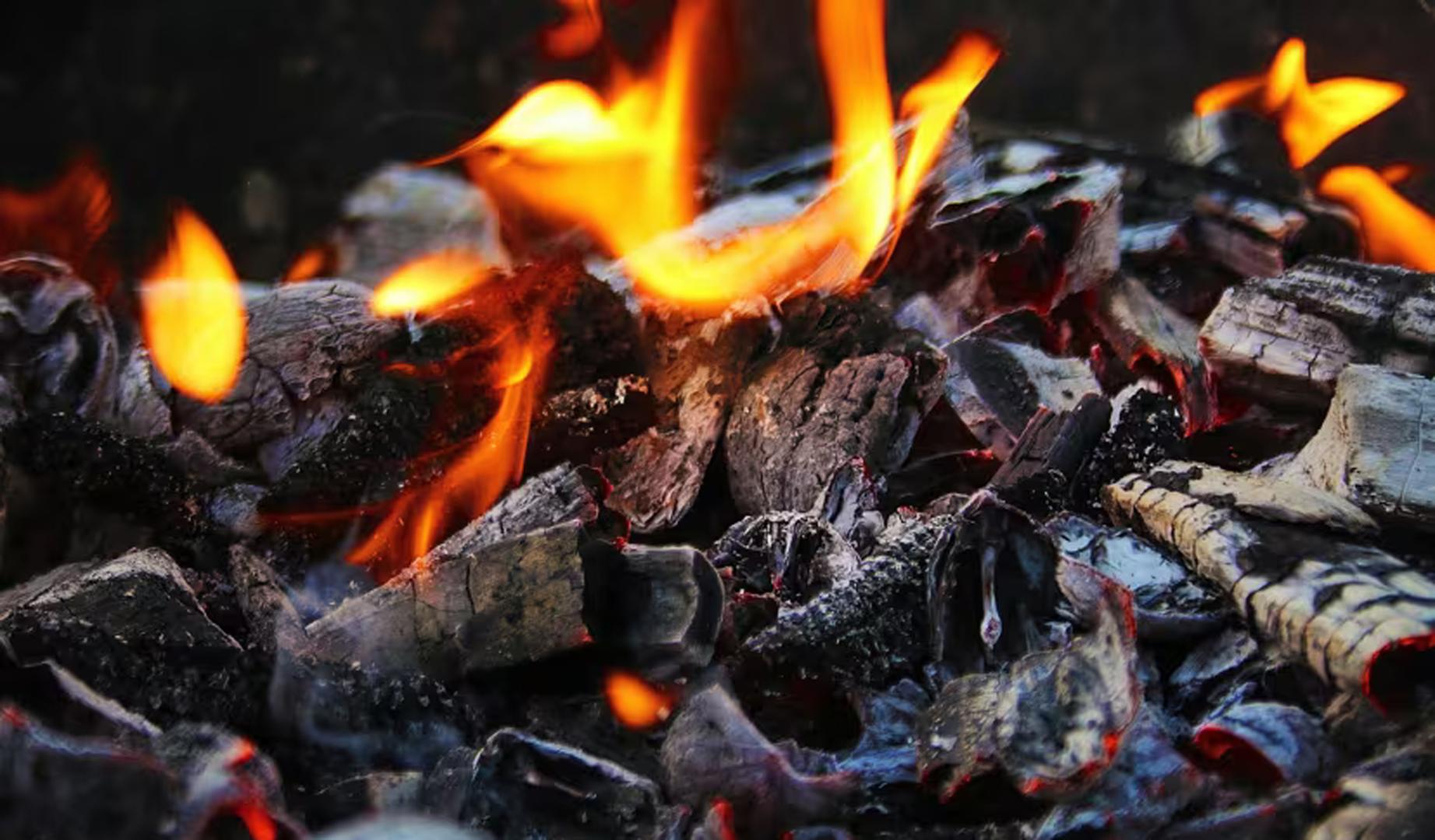 Fuego y ceniza