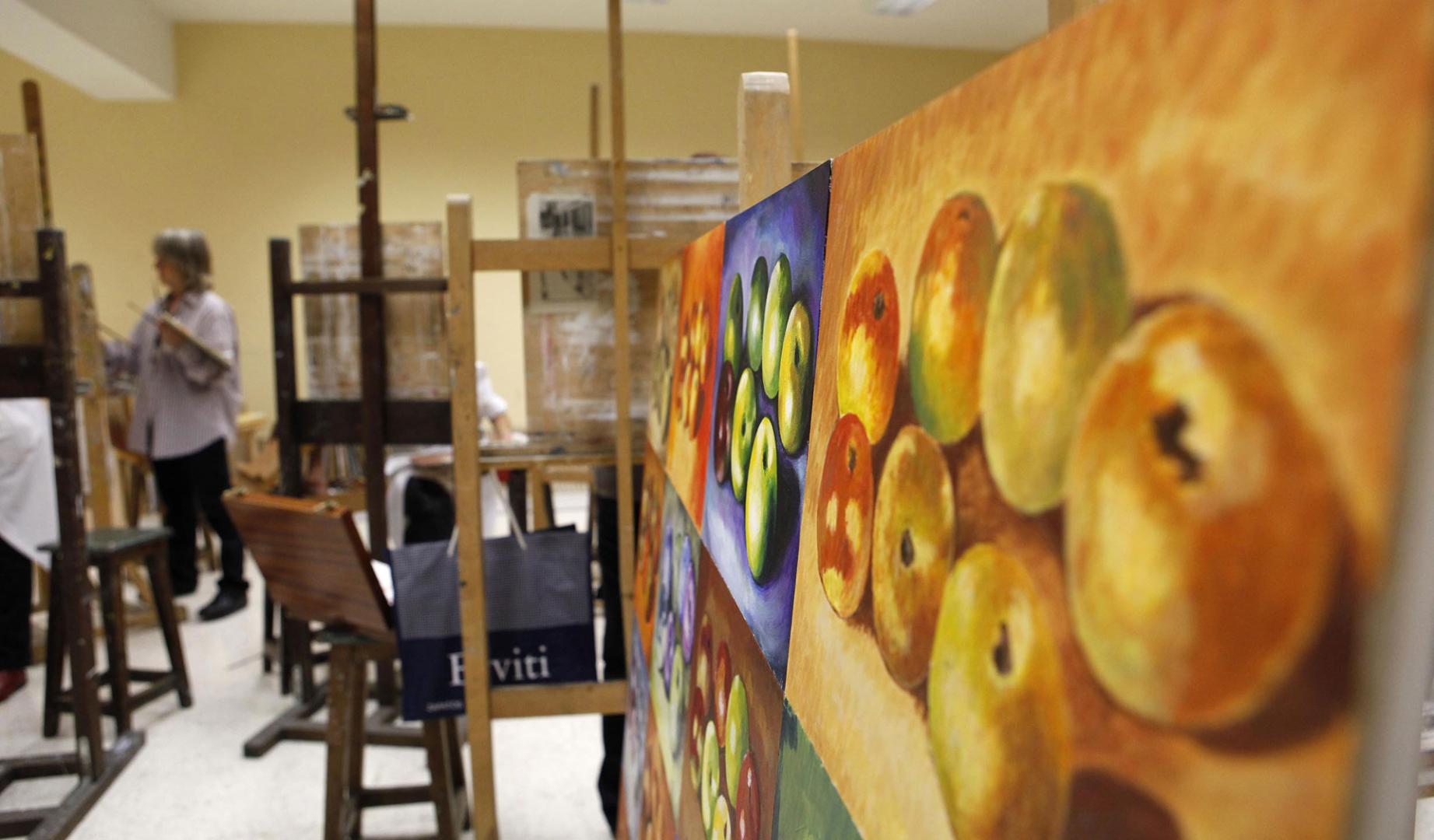 La Escuela Municipal de Artes y Oficios Catalina de Oscáriz oferta 300 plazas para el curso 2026-2027
