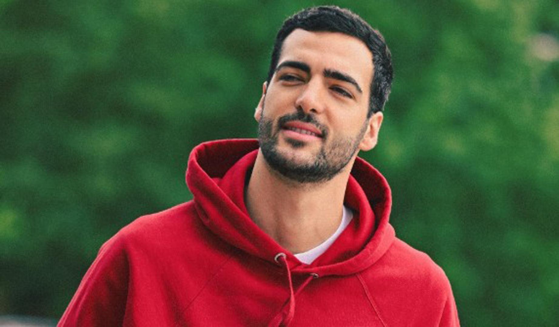 Mikel Merino a su llegada este miércoles al centro de entrenamiento del Arsenal