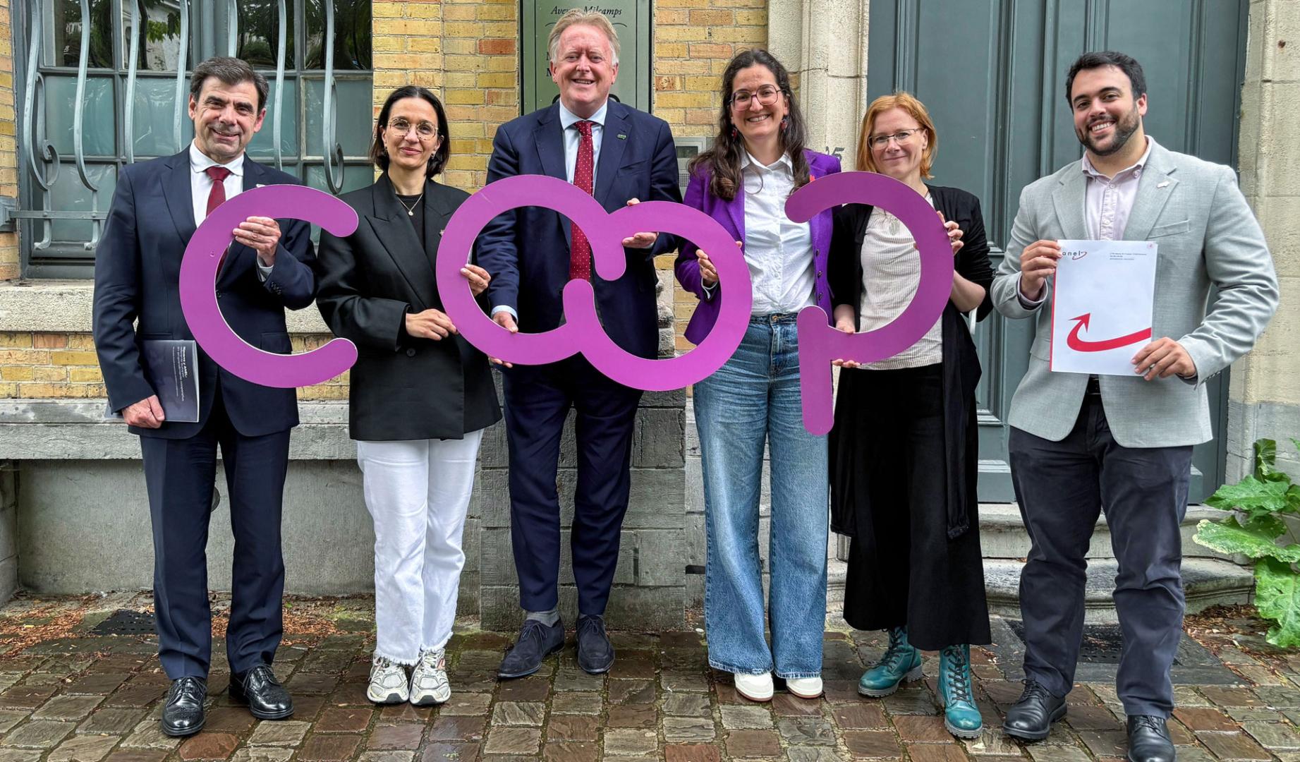 Ignacio Ugalde (ANEL), Diana Dovgan (CECOP), Jeroen Douglas y Leyre Luengo (ACI), Erdmuther Klaer (REVES) y Pablo Lansac (ANEL)