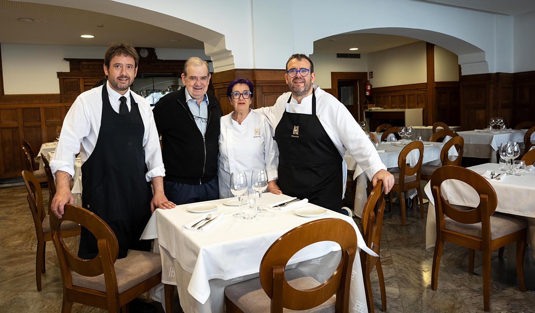 De izda. a dcha., Juan Salcedo Irala, Luis Salcedo Zabalza ‘Pichurri’, Ana Carmen Irala Barbería y Luis Salcedo Irala