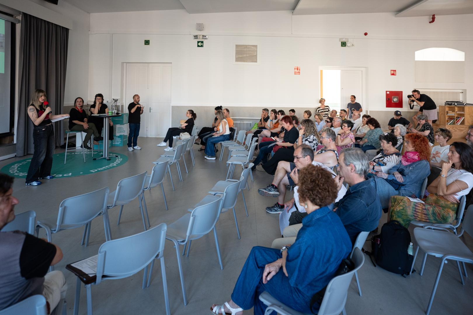 Un momento del Foro de Barrio del Casco Viejo celebrado en las escuelas San Francisco