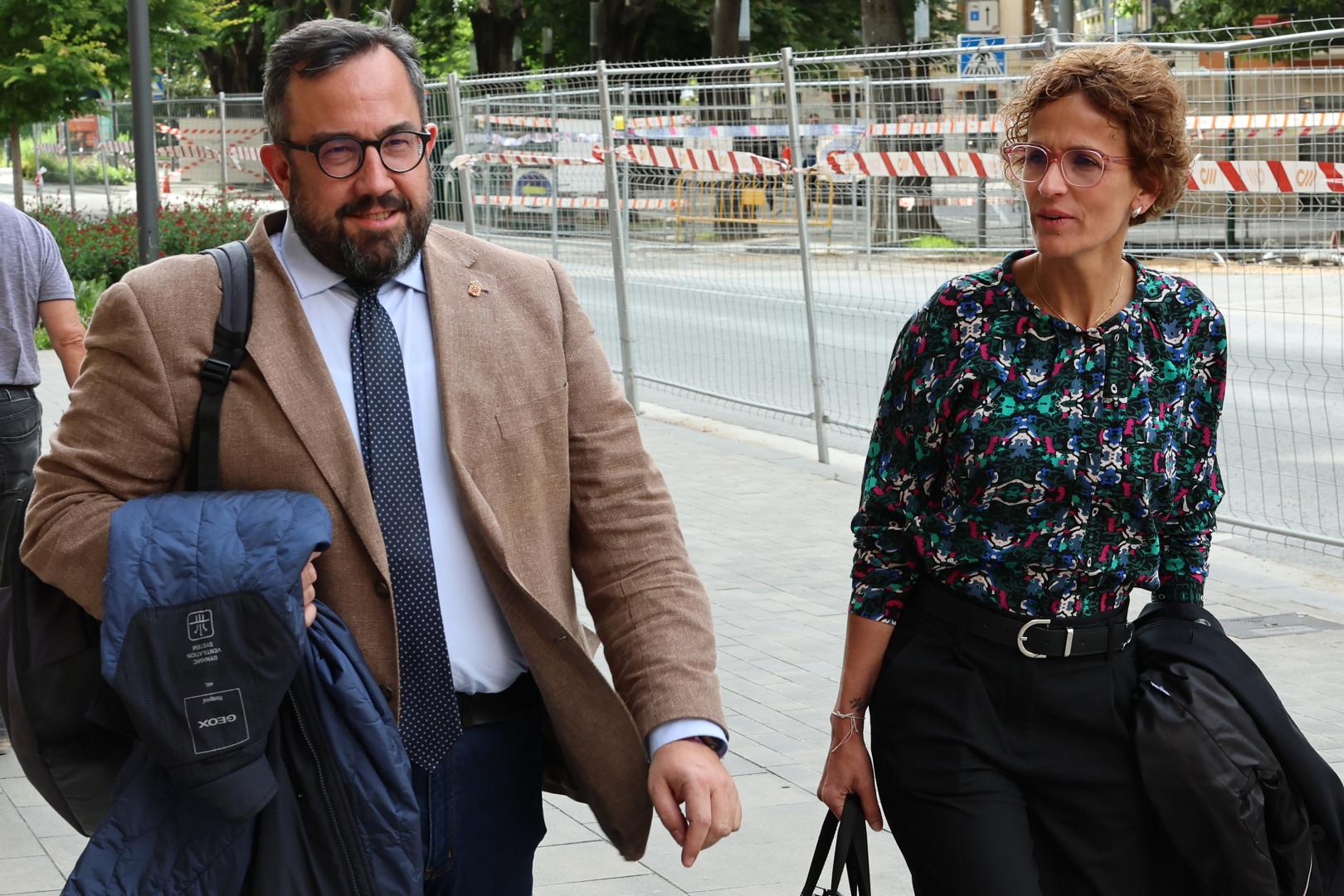 El vicepresidente Javier Remírez y la presidenta María Chivite, este pasado lunes por la tarde, cuando asistieron en el Parlamento a una reunión de los socios del Gobierno