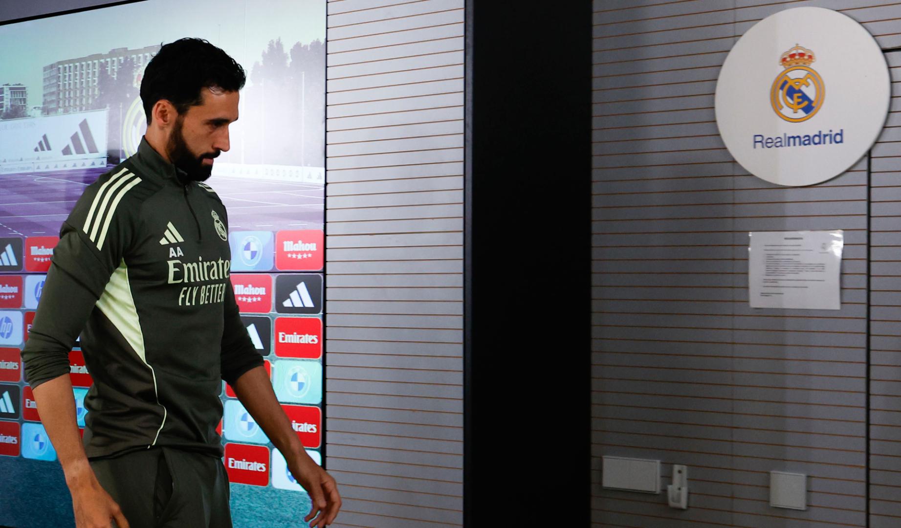 El entrenador del Real Madrid, Álvaro Arbeloa, durante la rueda de prensa ofrecida previa al entrenamiento que el equipo realiza este viernes en la Ciudad Deportiva de Valdebebas,