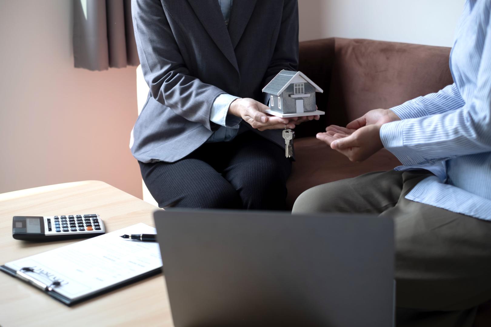 Se observan indicios de moderación en las operaciones de compraventa de vivienda en Pamplona
