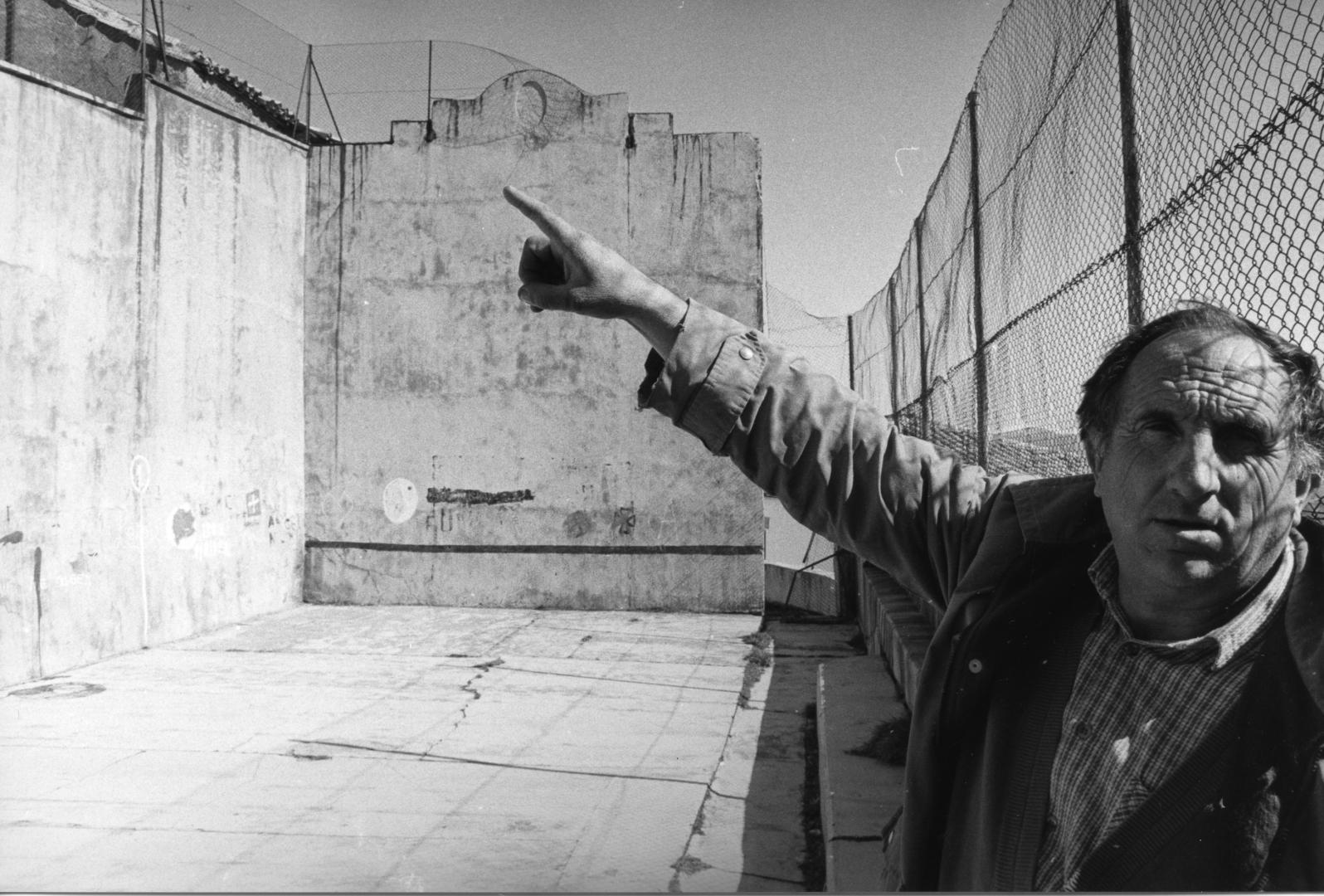 José Hernandez Aristu, en una foto de archivo, cuando era alcalde y aún no se acometieron las obras del frontón.